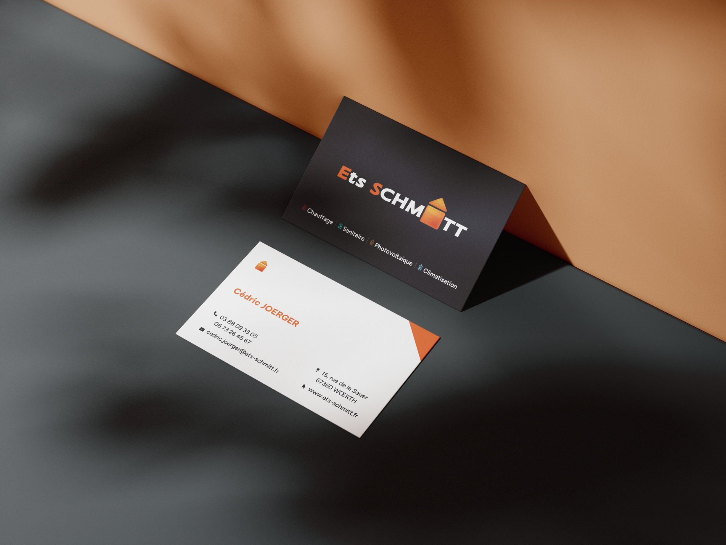 Free_Business_Card_Mockup_5.png