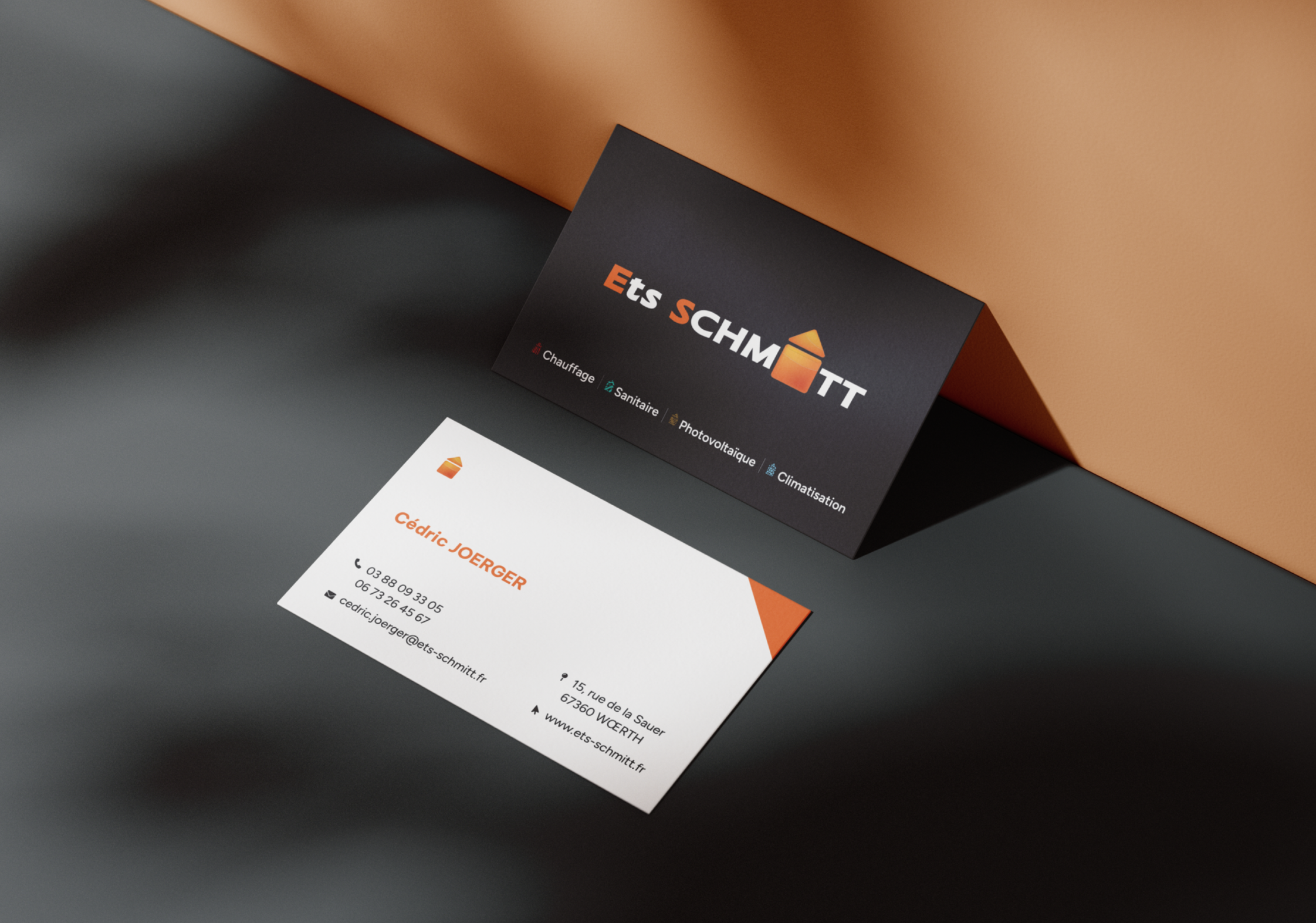 Free_Business_Card_Mockup_5.png