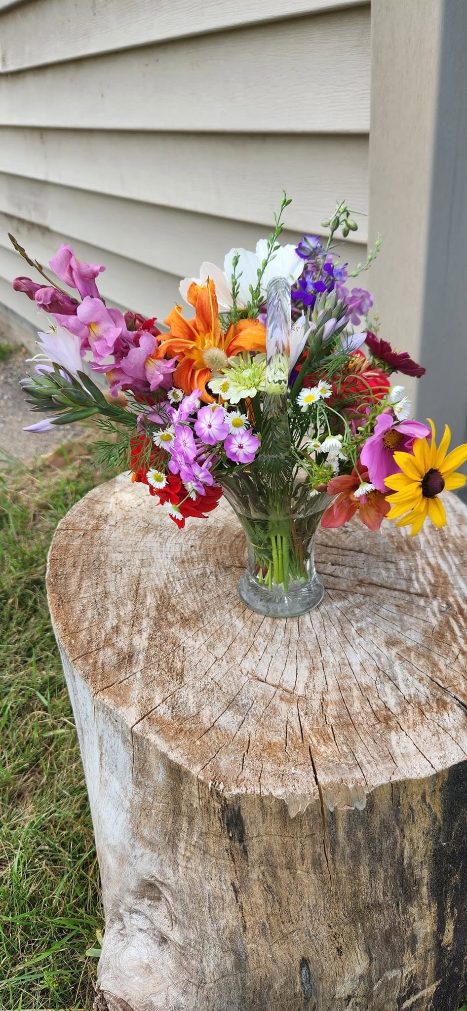 How to Arrange a Gorgeous Bouquet from U-Pick Flowers