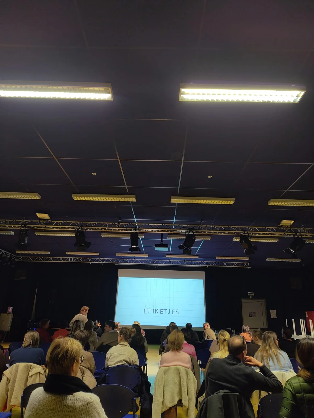 Ann Ceurvels- Lezing Etiketjes- Diversiteit- en inclusie stand-up- www.annceurvels.be