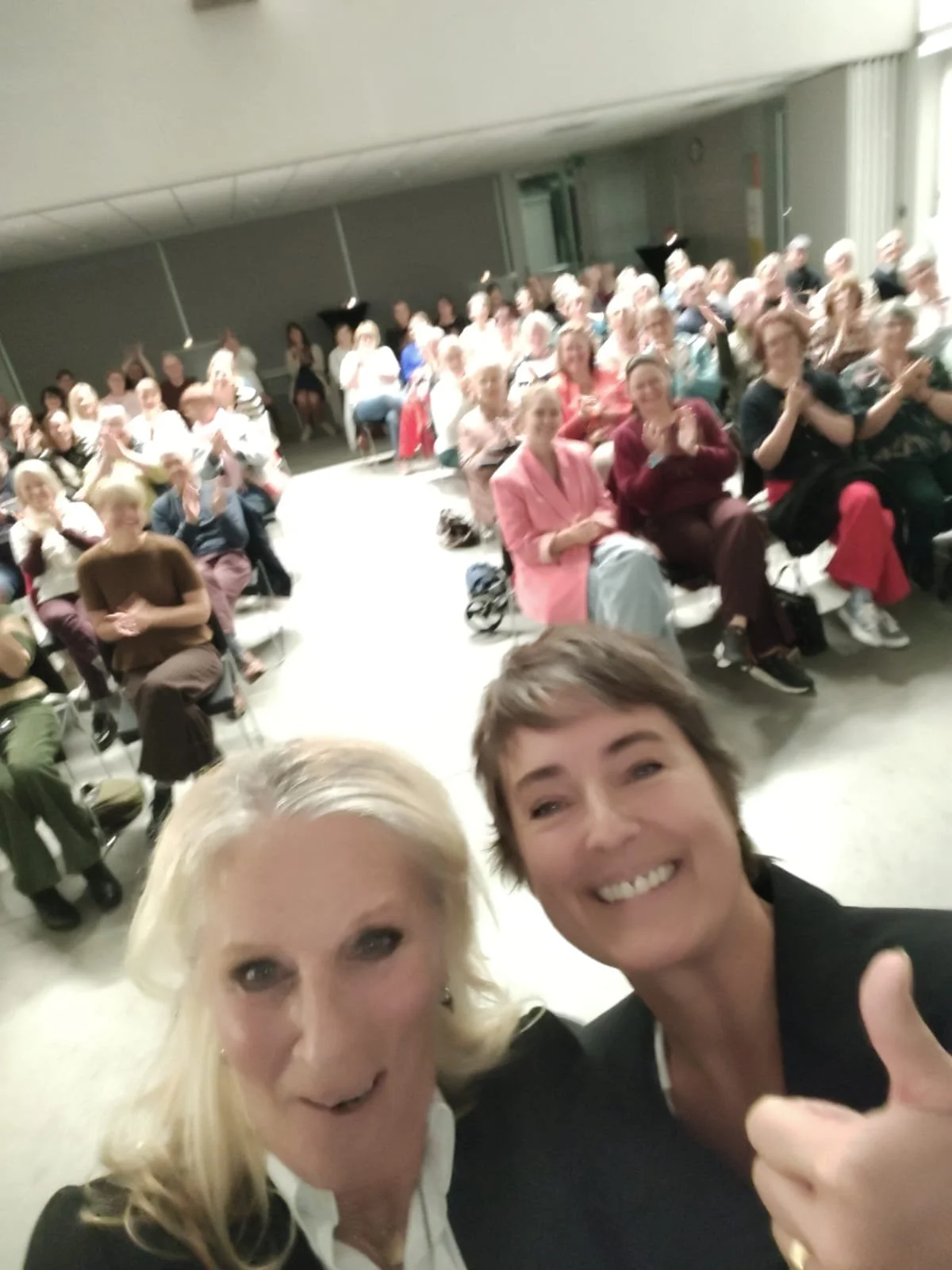 Ann Ceurvels en Tania Poppe- Over-Leven- stand-up- Diversiteit- moederschap- vriendschap- vrouwen- www.annceurvels.be
