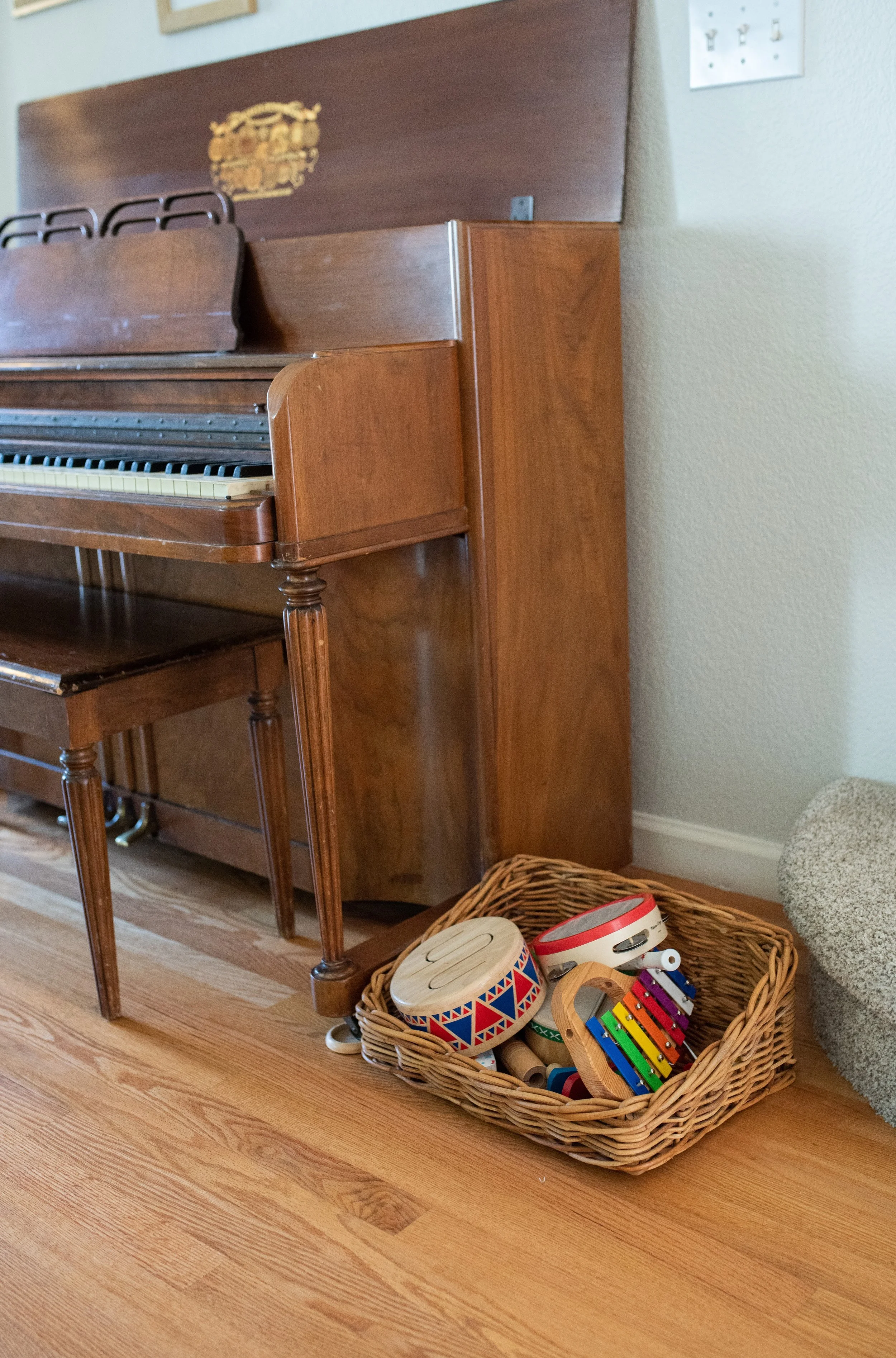 We love music. Look into the piano.