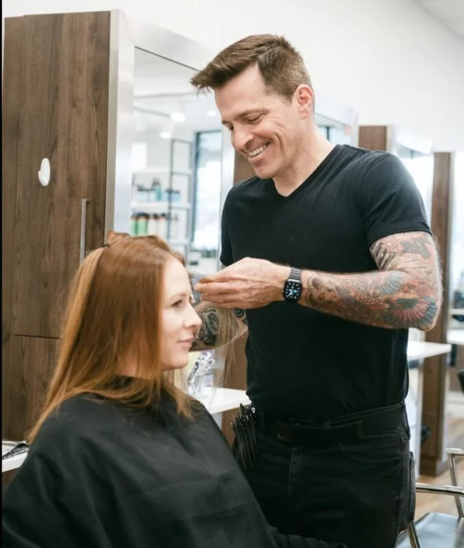 salonist-and-customer-677x800.jpg