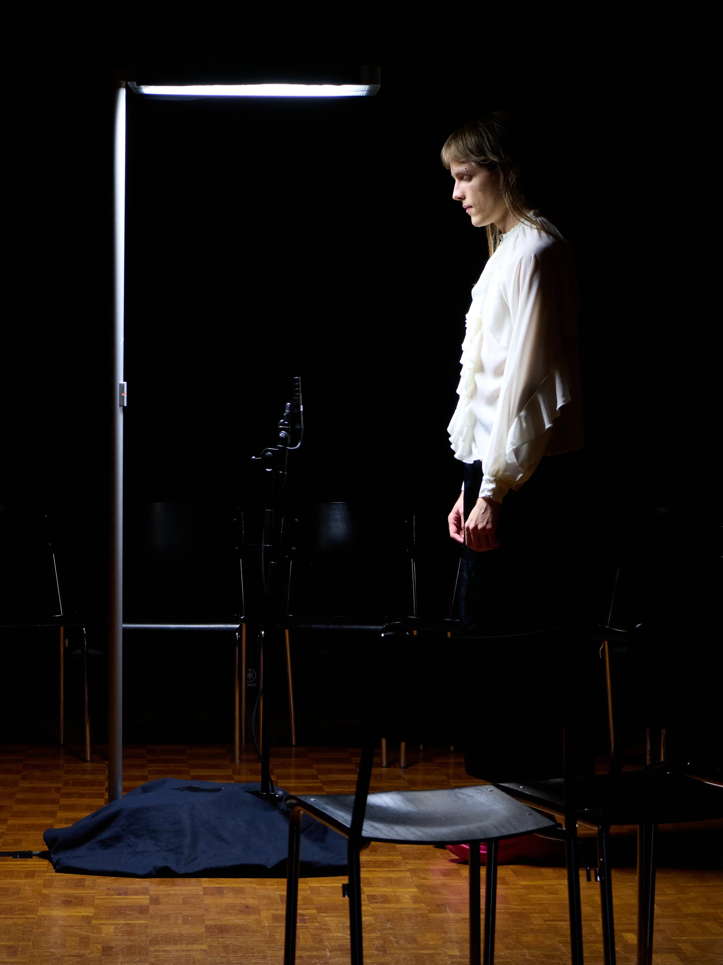 Listening mirror no. 1 (circle), 2025