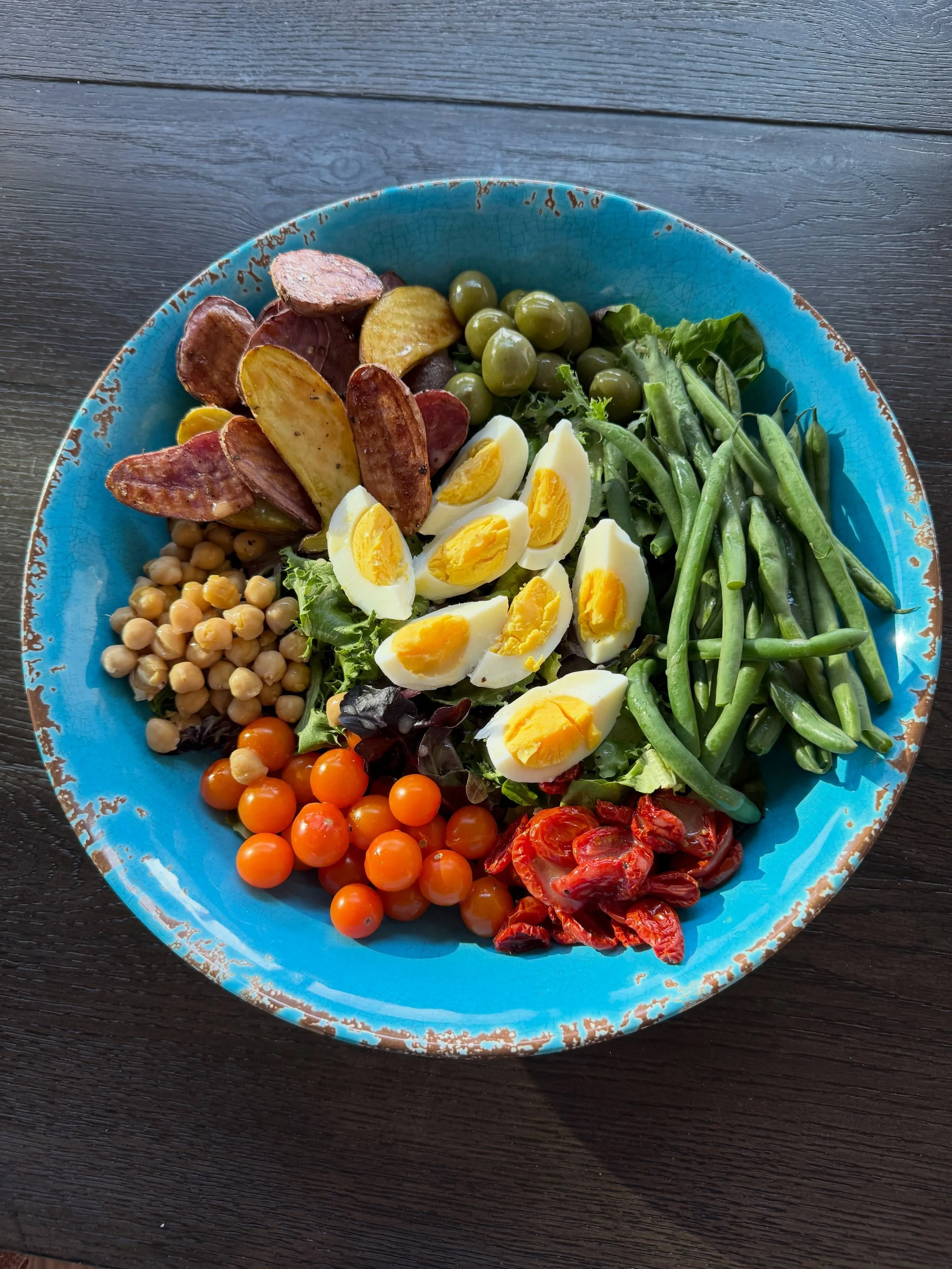 When I don&rsquo;t know what to make for dinner and I don&rsquo;t want to go out, I make a Salade Ni&ccedil;oise. My husband will add a can of tuna packed in olive oil but I&rsquo;m just fine with the salad itself.