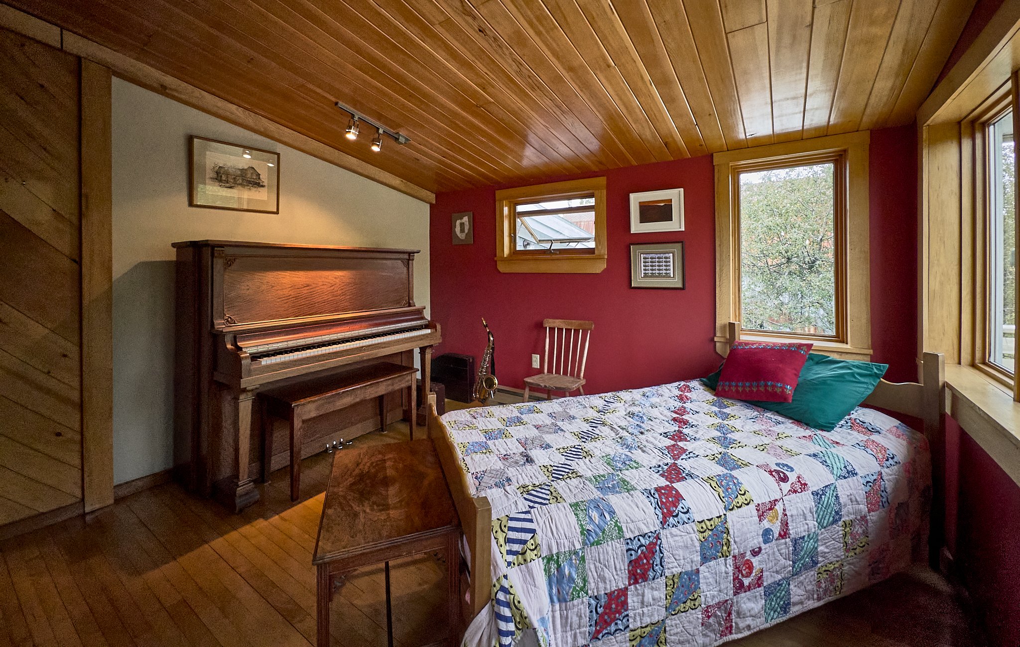 guest bed 2.jpg