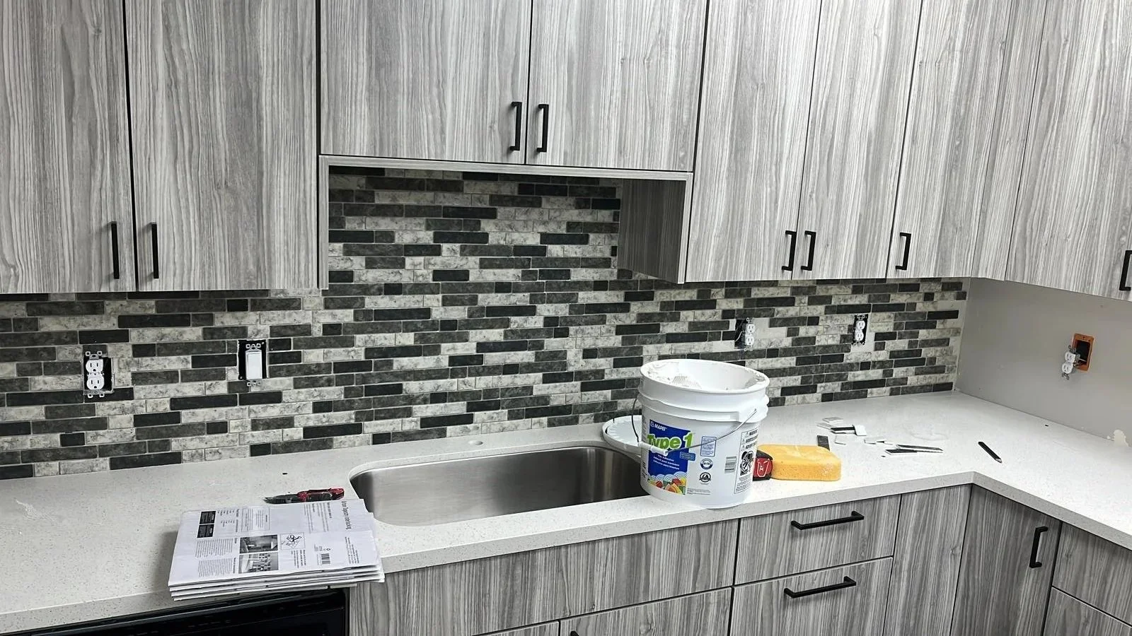 BACKSPLASH 