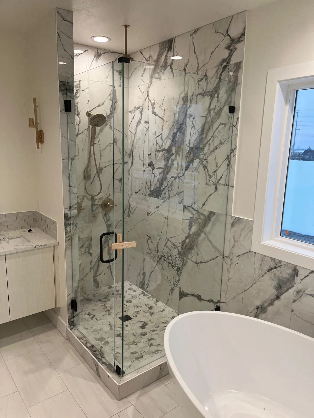SHOWER GLASS