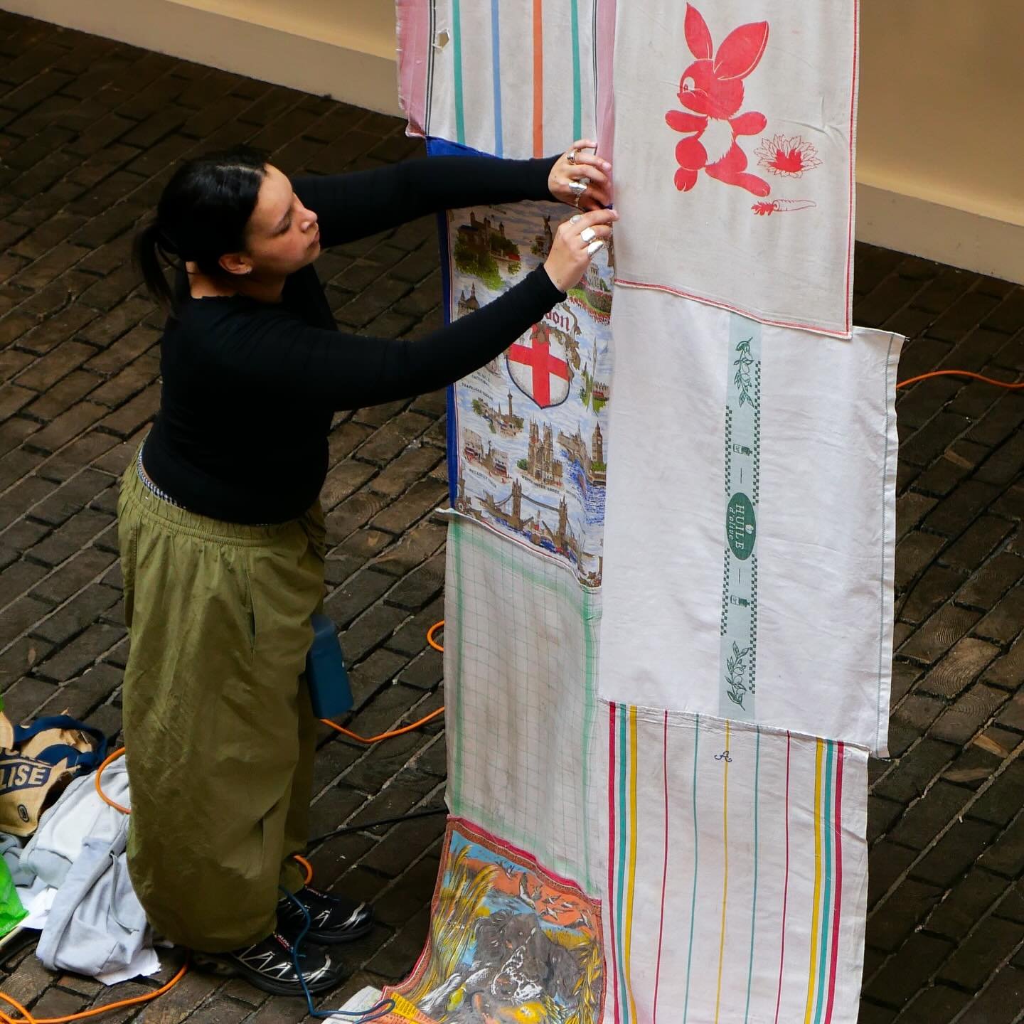 Retour sur l&rsquo;installation de ma pi&egrave;ce &laquo;&nbsp;tout a commenc&eacute; par un premier&nbsp;&raquo; lors de ma participation &agrave; la 18e &eacute;dition du @prixicartartistikrezo . 

Encore un immense merci &agrave; toute l&rsquo;&e