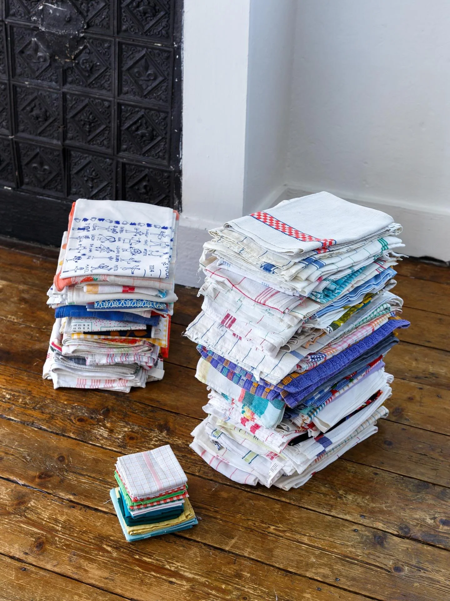 Zoom sur l&rsquo;installation &laquo;&nbsp;je trouve, je retrouve, je r&eacute;cup&egrave;re, je re&ccedil;ois&nbsp;&raquo; au cours de l&rsquo;exposition &laquo;Carr&eacute; Cassimans&nbsp;&raquo; 

Merci &agrave; @paul.gerard_ &amp; @henripls pour 