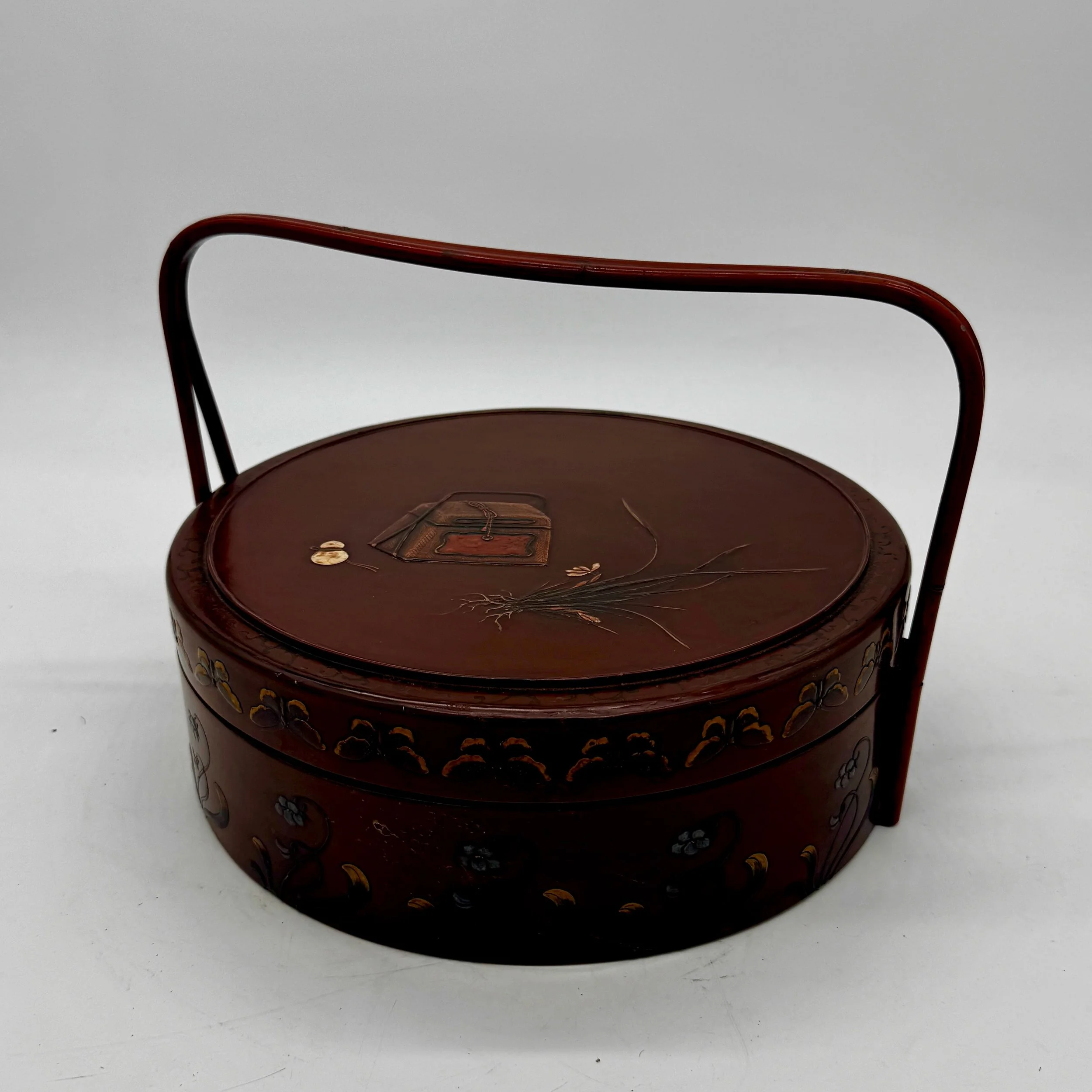 Japanese round laquer box with lid