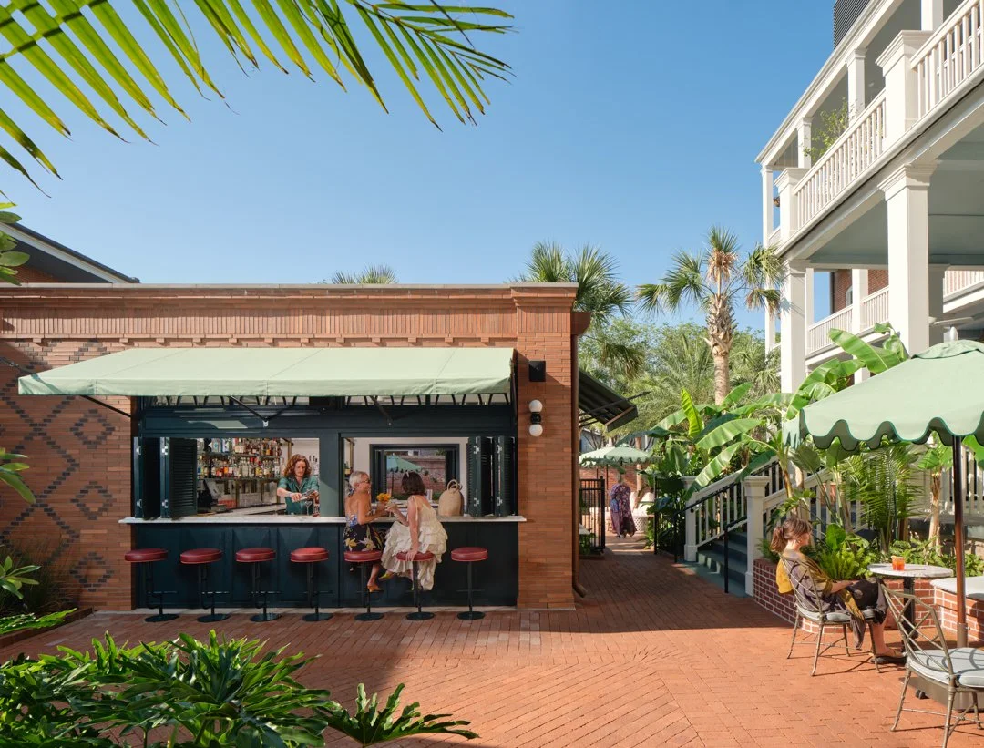 hotel-saint-vincent-14-pool-bar.jpg