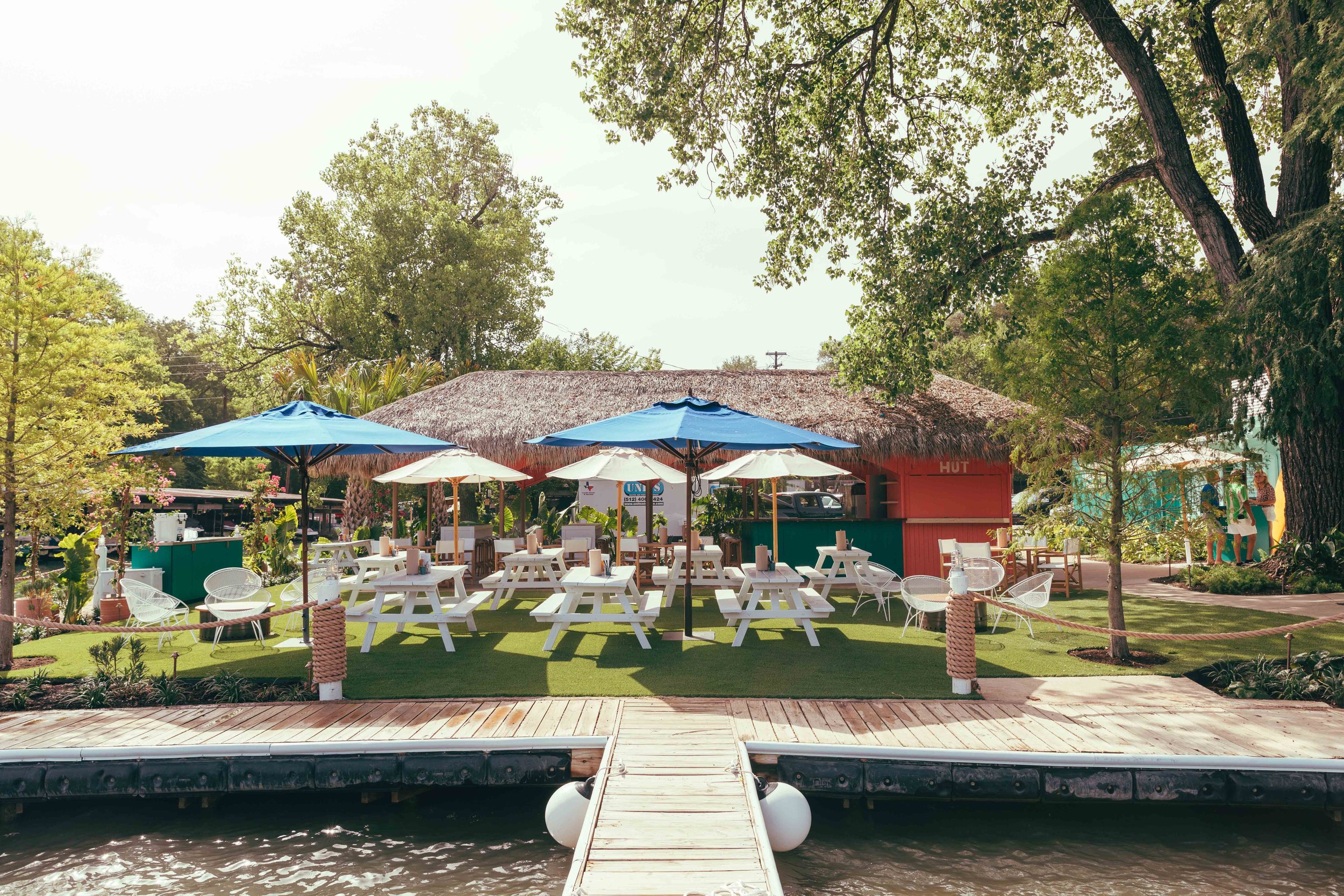 ski-shores-cafe-02.jpg