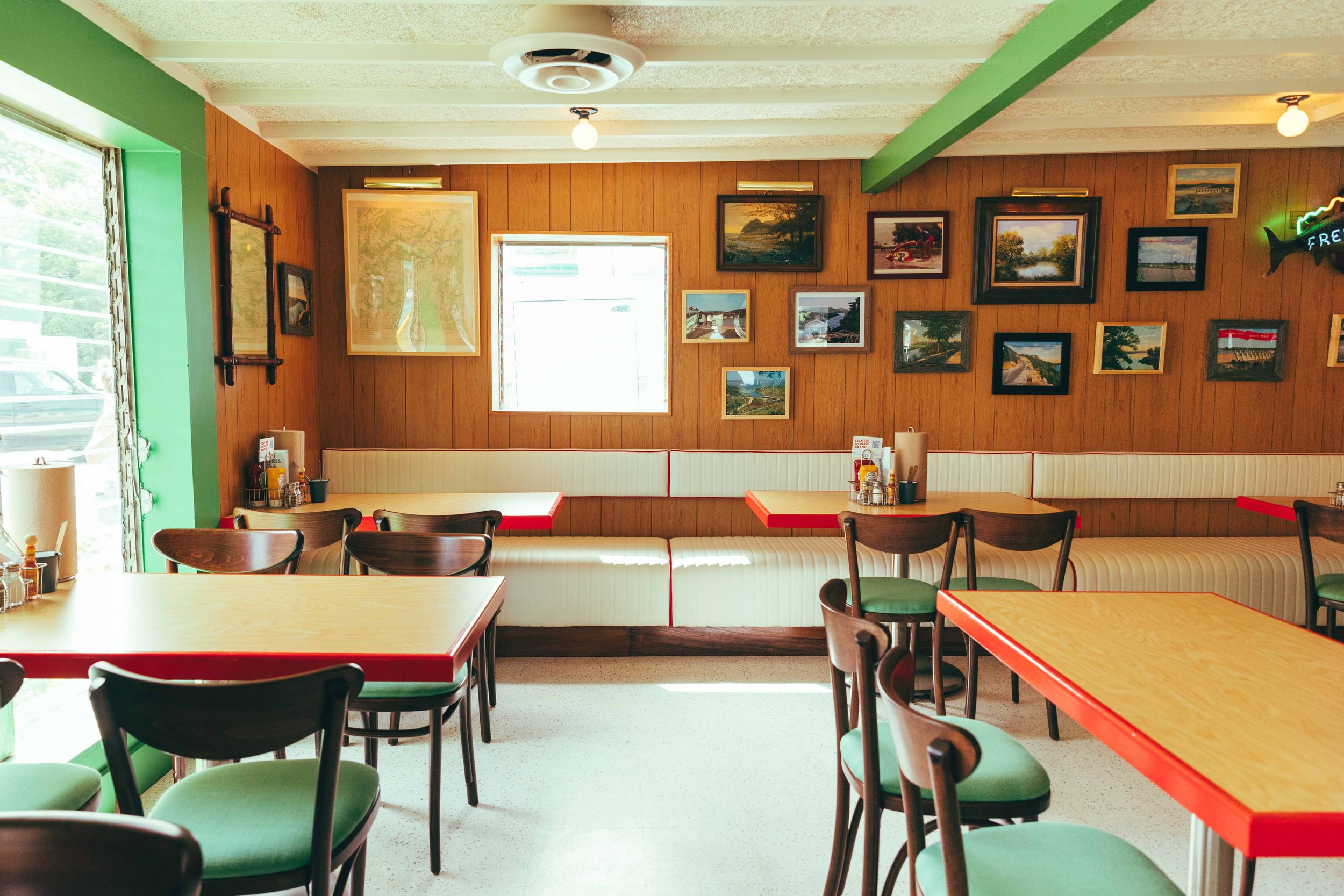 ski-shores-cafe-04.jpg