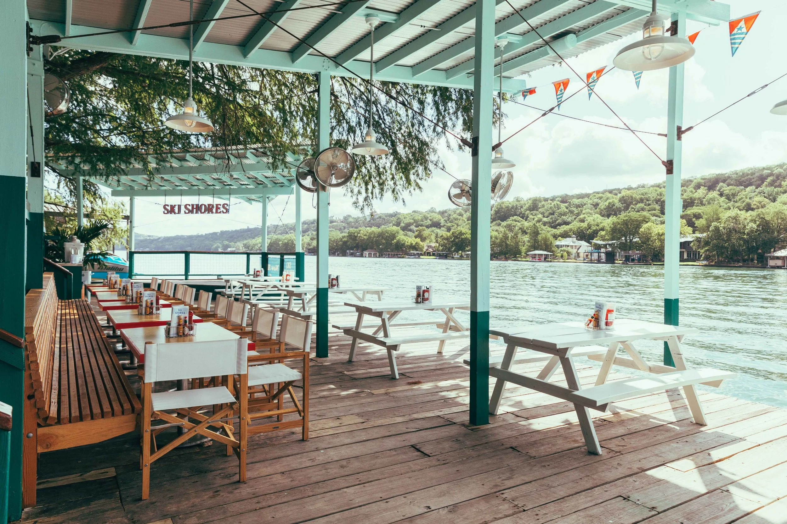 ski-shores-cafe-hero.jpg