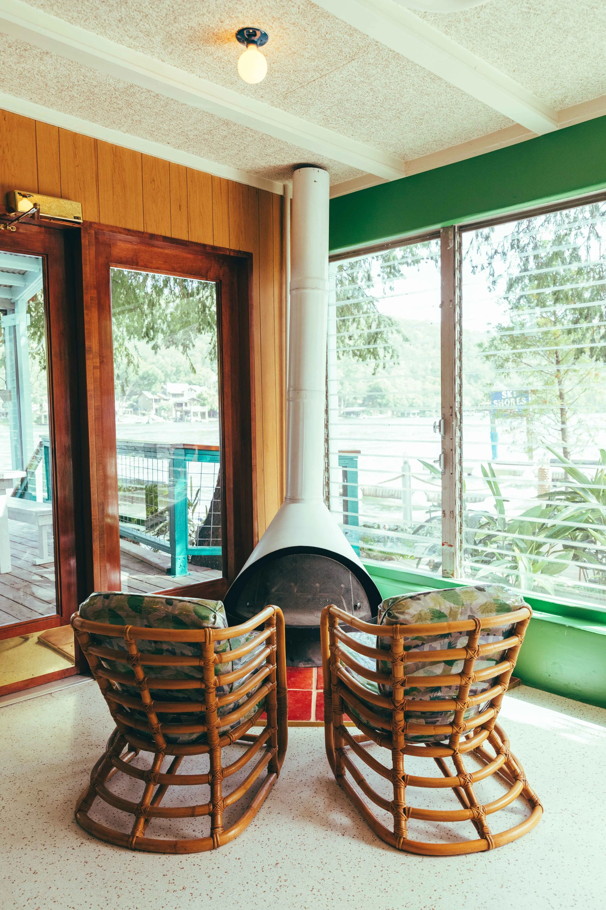 ski-shores-cafe-06.jpg