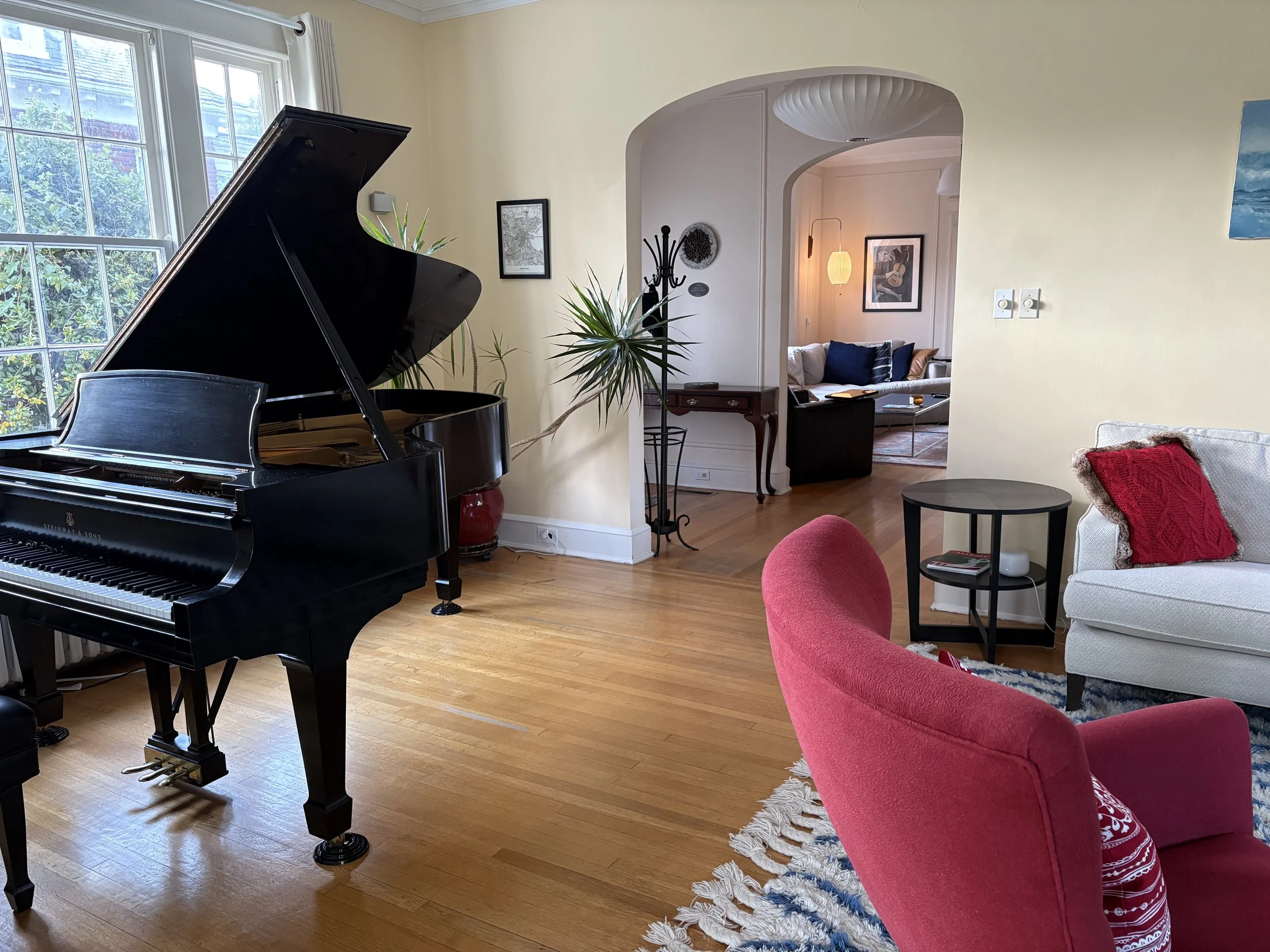 060 Piano view to entry.jpg