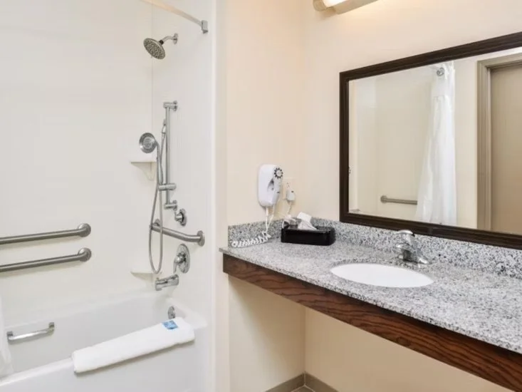 holiday-inn-express-and-suites-york-5271673081-4x3.jpeg