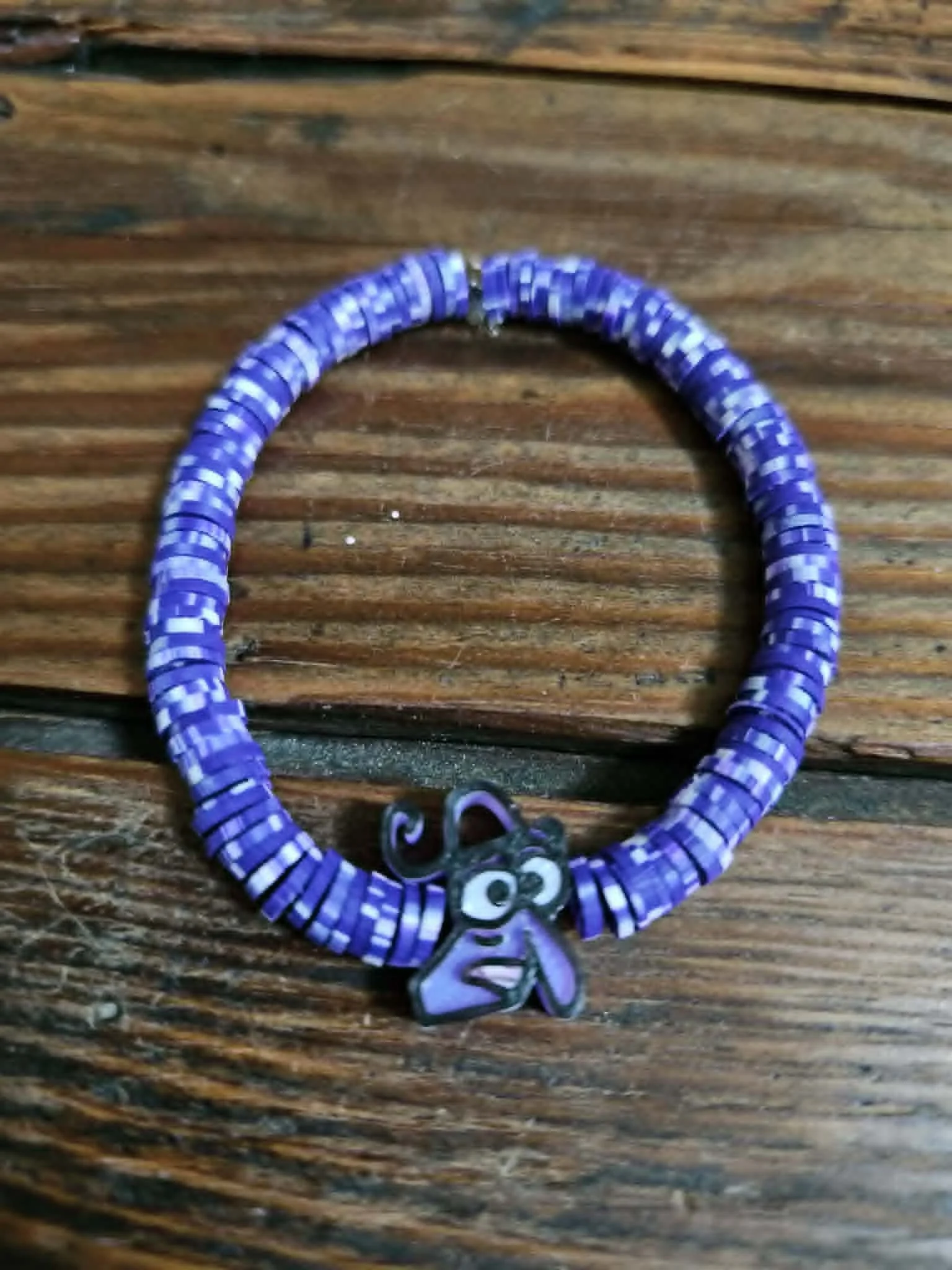 Fashionable purple and white fear bracelet