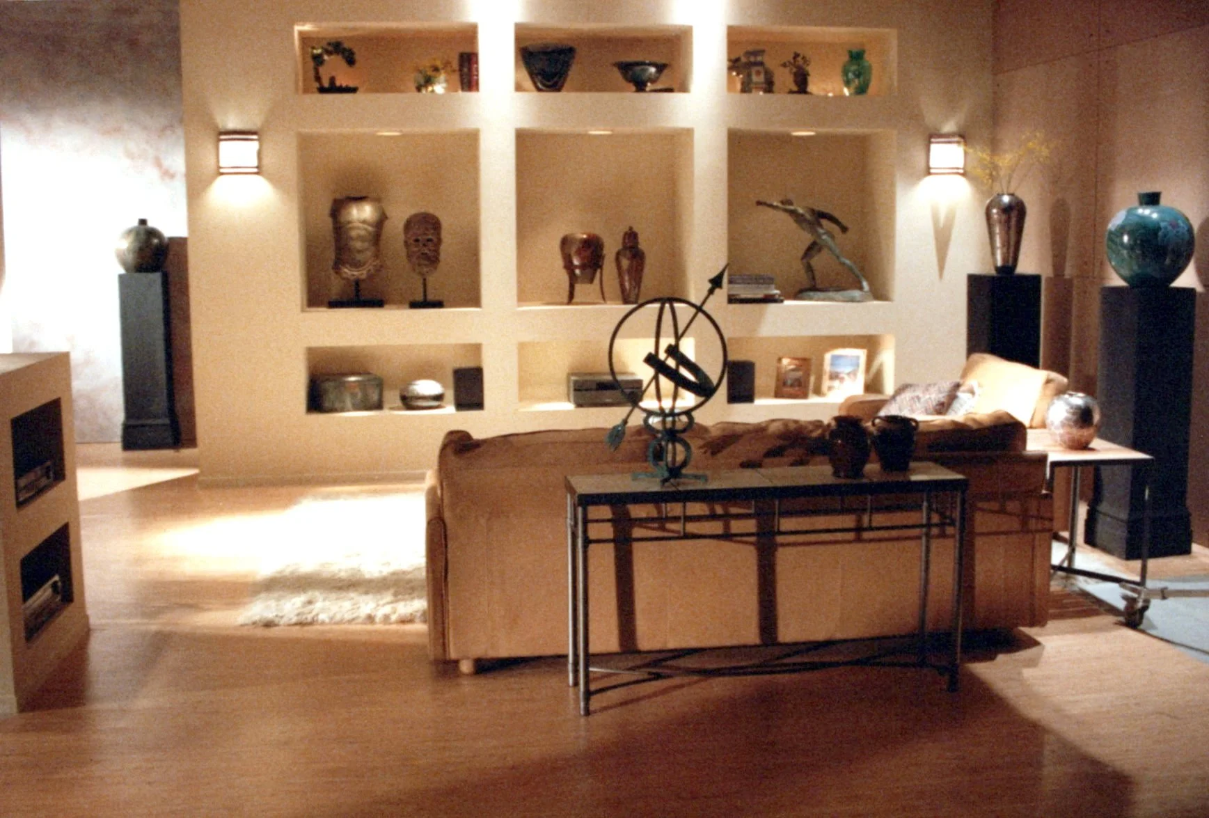 Mitsubishi Table Top TV - Naczinski & Associates - 1993