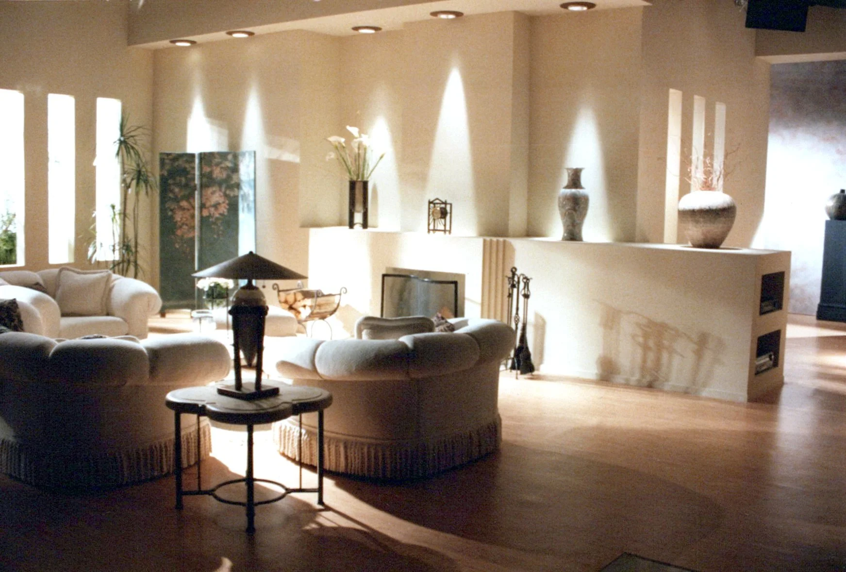 Mitsubishi Table Top TV - Naczinski & Associates - 1993