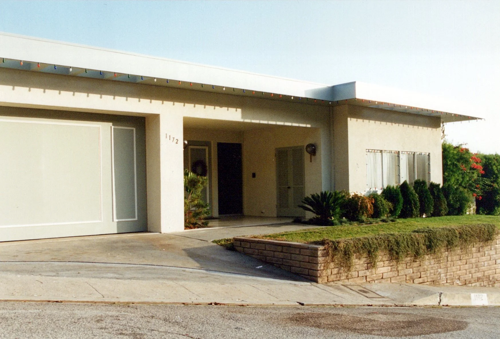 Loved - 1995 - MDP Worldwide - Production Design: Barry Robison