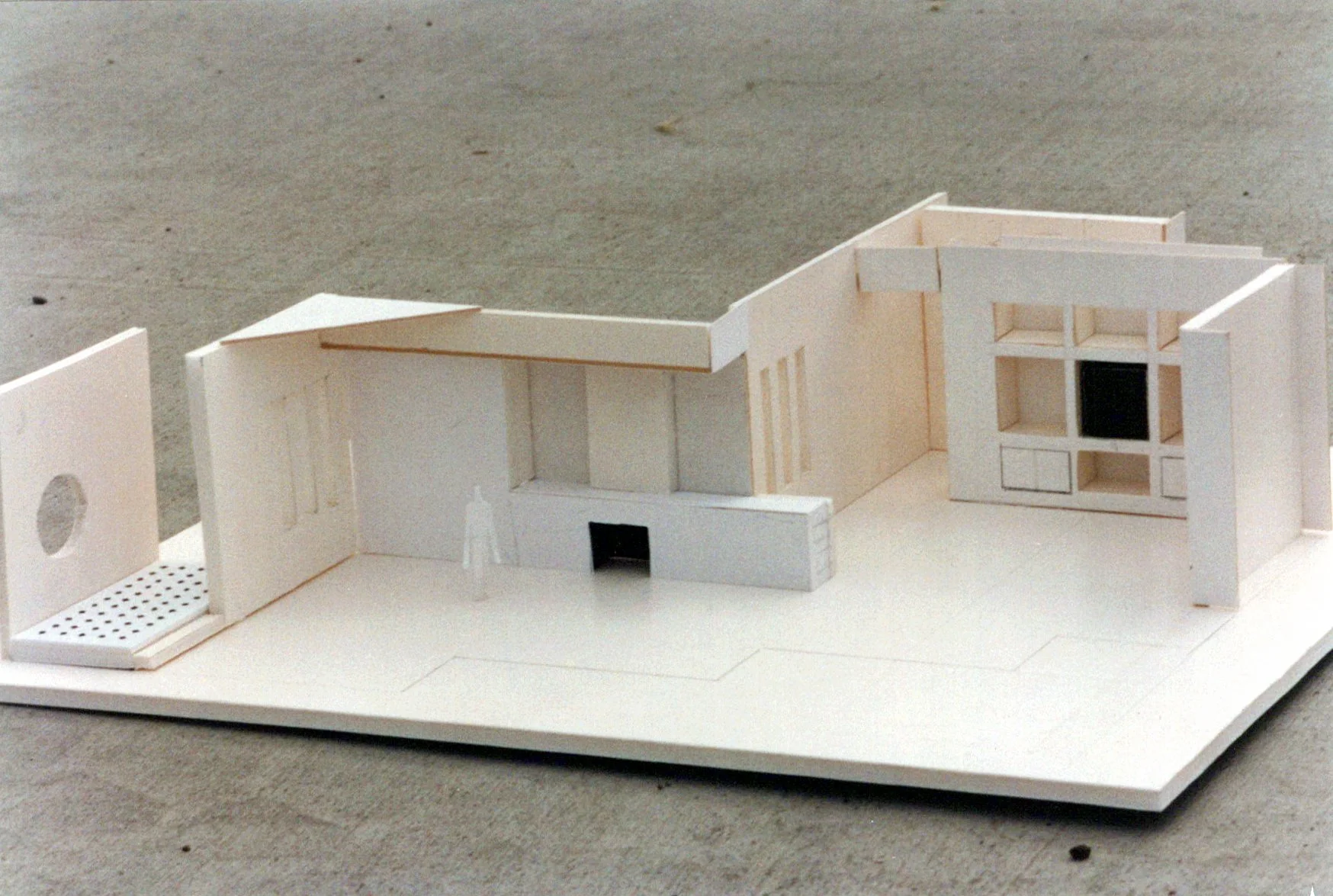 Mitsubishi Table Top TV - Naczinski & Associates - 1993