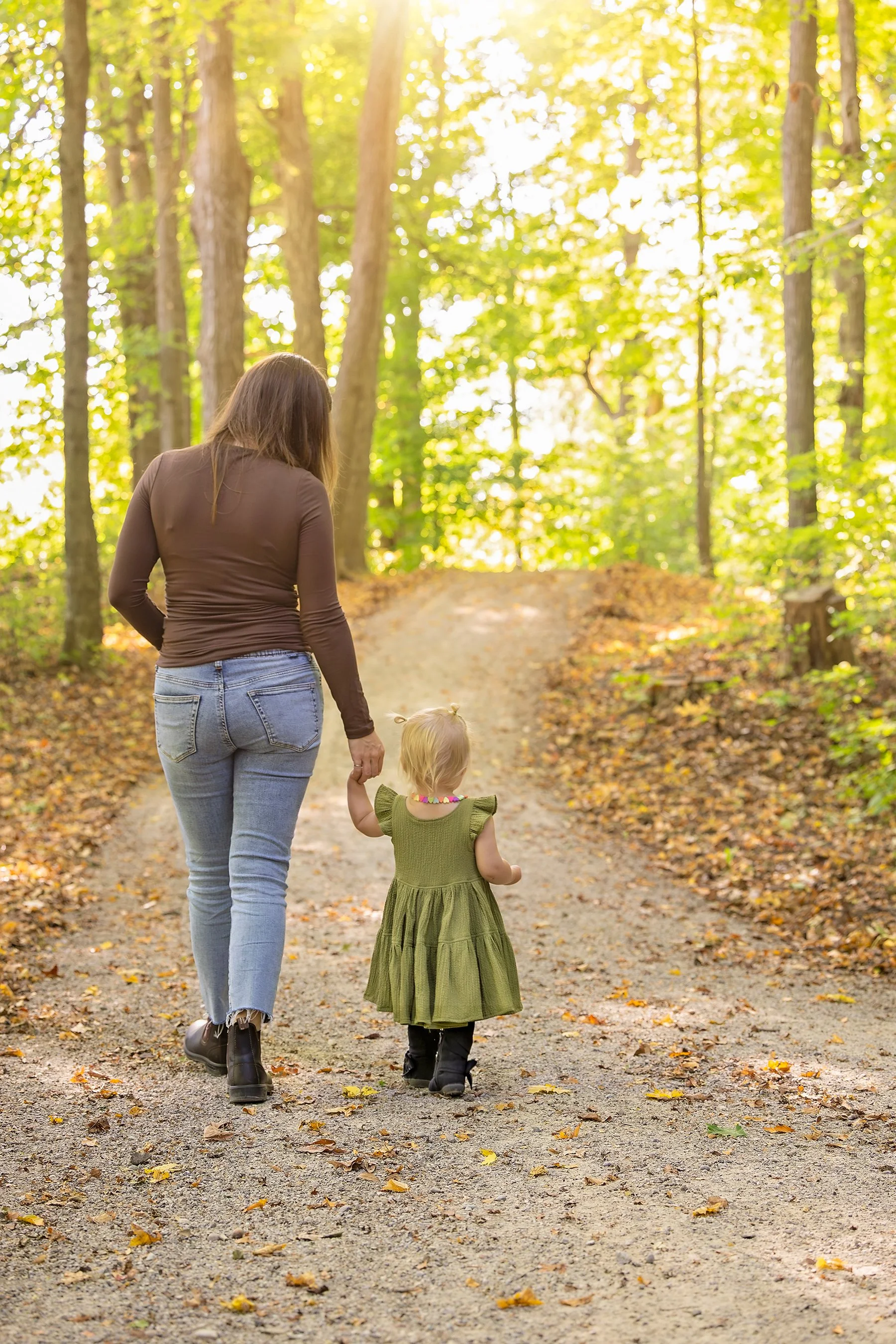 Family portrait captured in Steckle Woods, Kitchener–Waterloo, featuring warm natural light and a relaxed, outdoor photography style