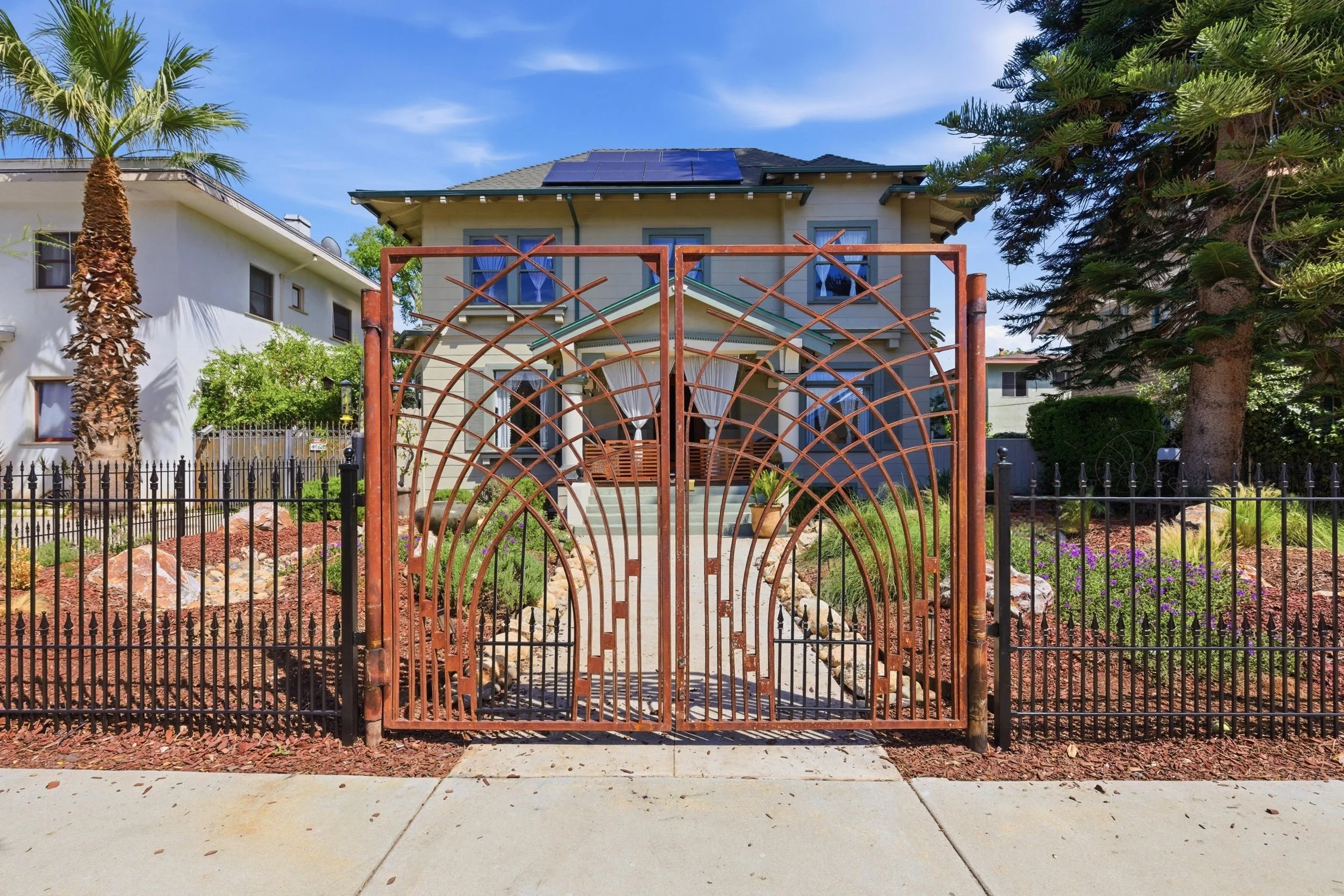 A 1909 Victorian Four Square in West Adams