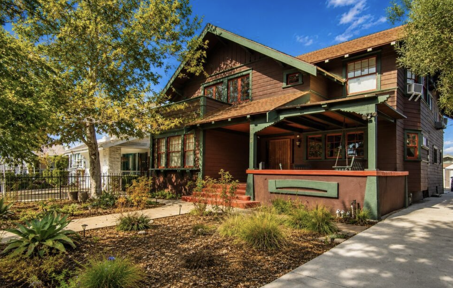 A Swiss Craftsman row in Adams-Normandie