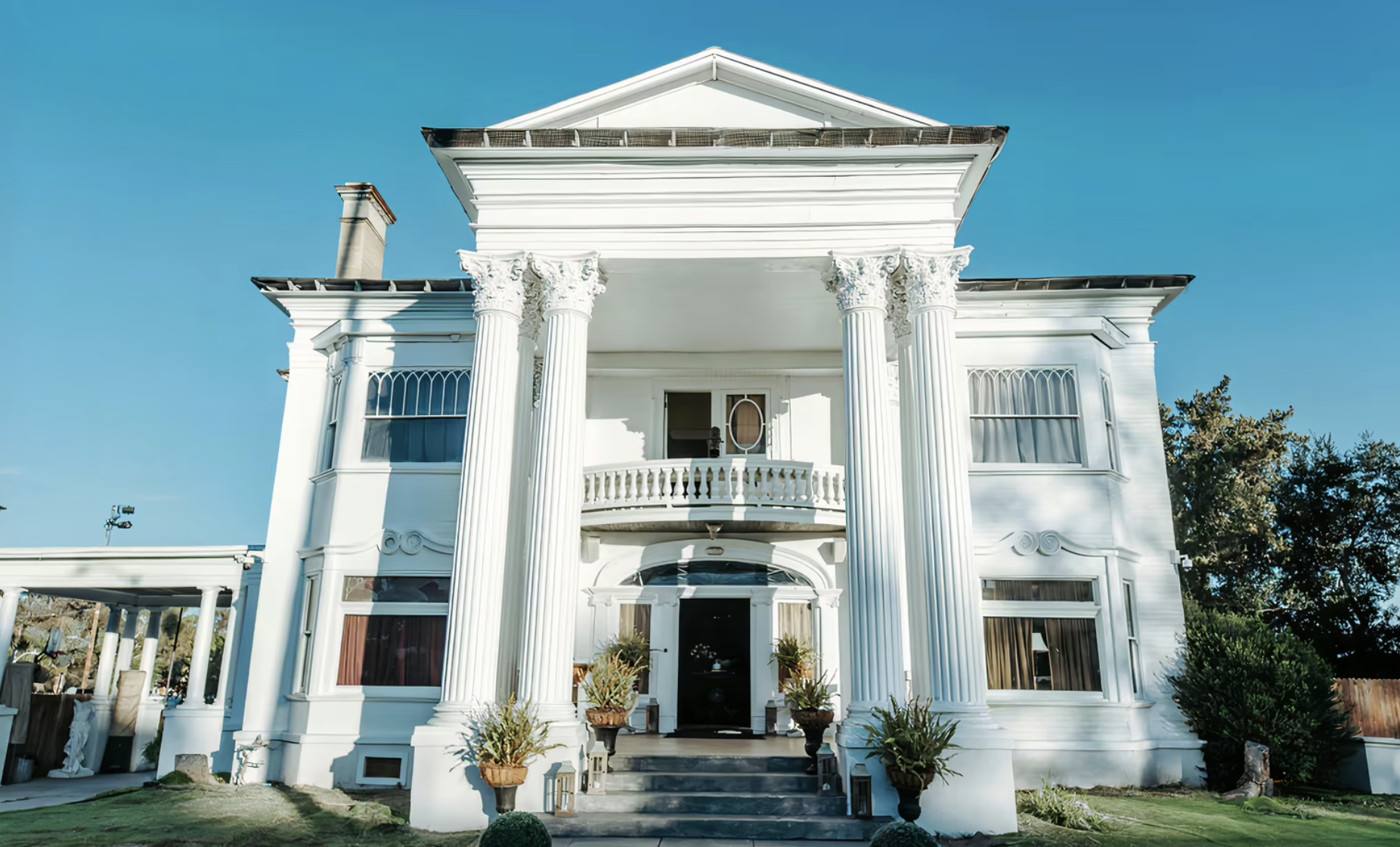 The Beckett Residence at 2218 S. Harvard Blvd, a 1905 John C. Austin mansion in West Adams Heights, Los Angeles, designated Historic-Cultural Monument No. 117