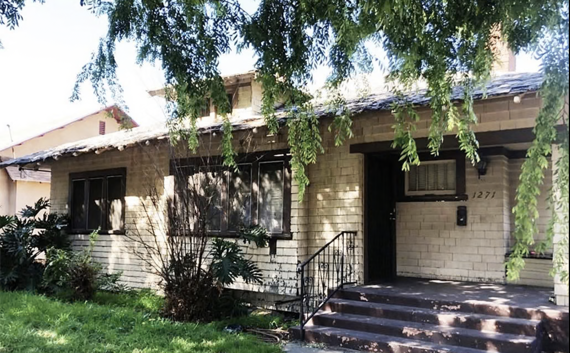 The one-story Paul Revere Williams House on West 35th Street in Jefferson Park, Los Angeles.