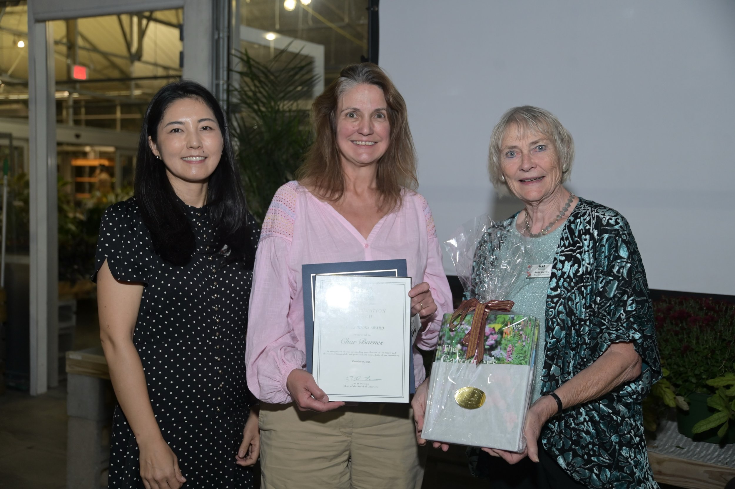 📚 Diane&rsquo;s Book Award | Char Barnes

🌸 Char has been gardening at her home for over 20 years&hellip;.and has worked to make it beautiful and ecologically balanced by designing it for maximum impact with texture, rhythm, and beautiful flowers.&