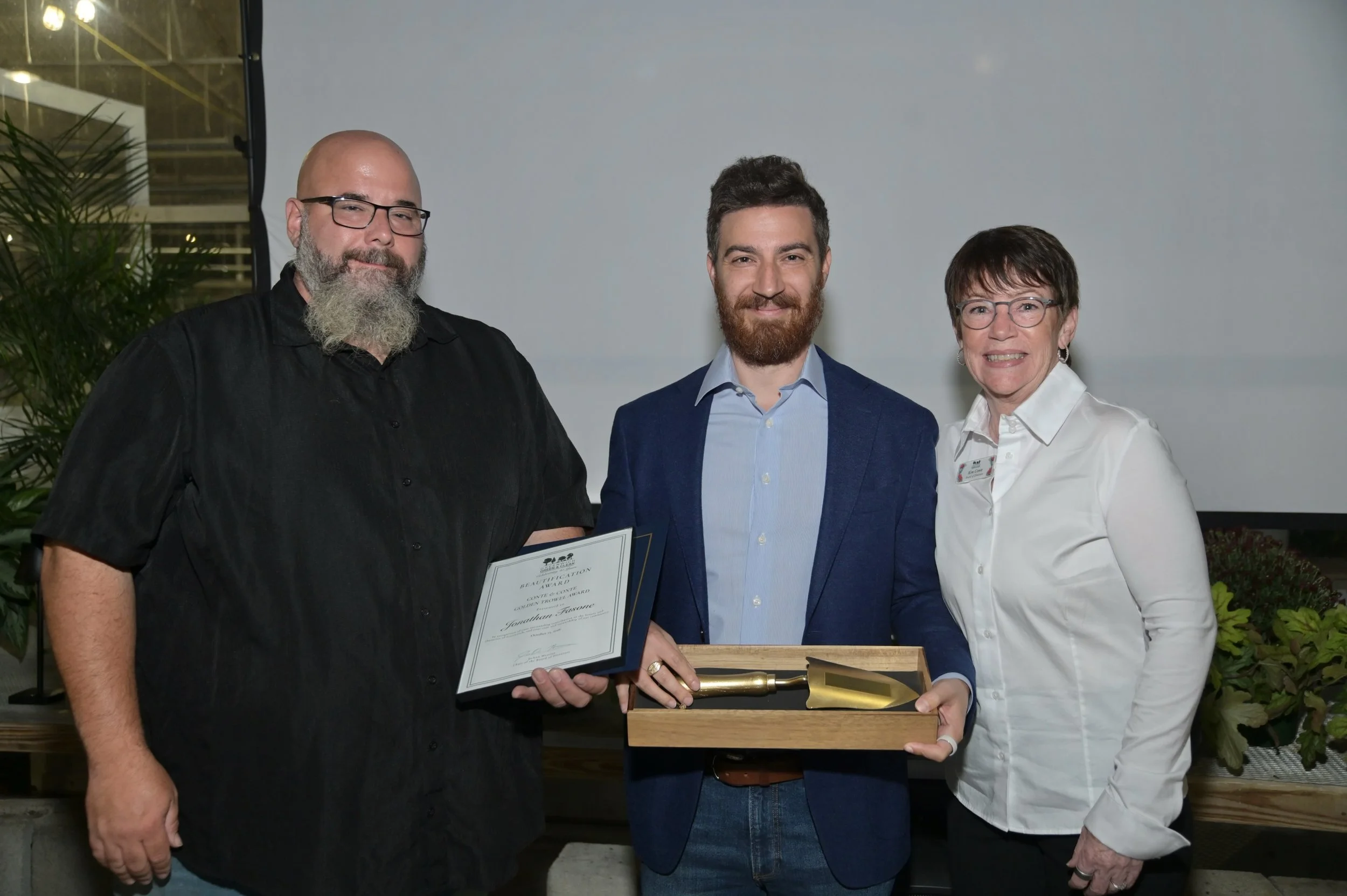 🌟 Fairfield House &amp; Garden Golden Trowel Award | Jonathan Fasone

Jonathan Fasone, Park Operations Manager for the Town of Greenwich Parks &amp; Recreation Department, has built a career around his love for the outdoors and his commitment to car