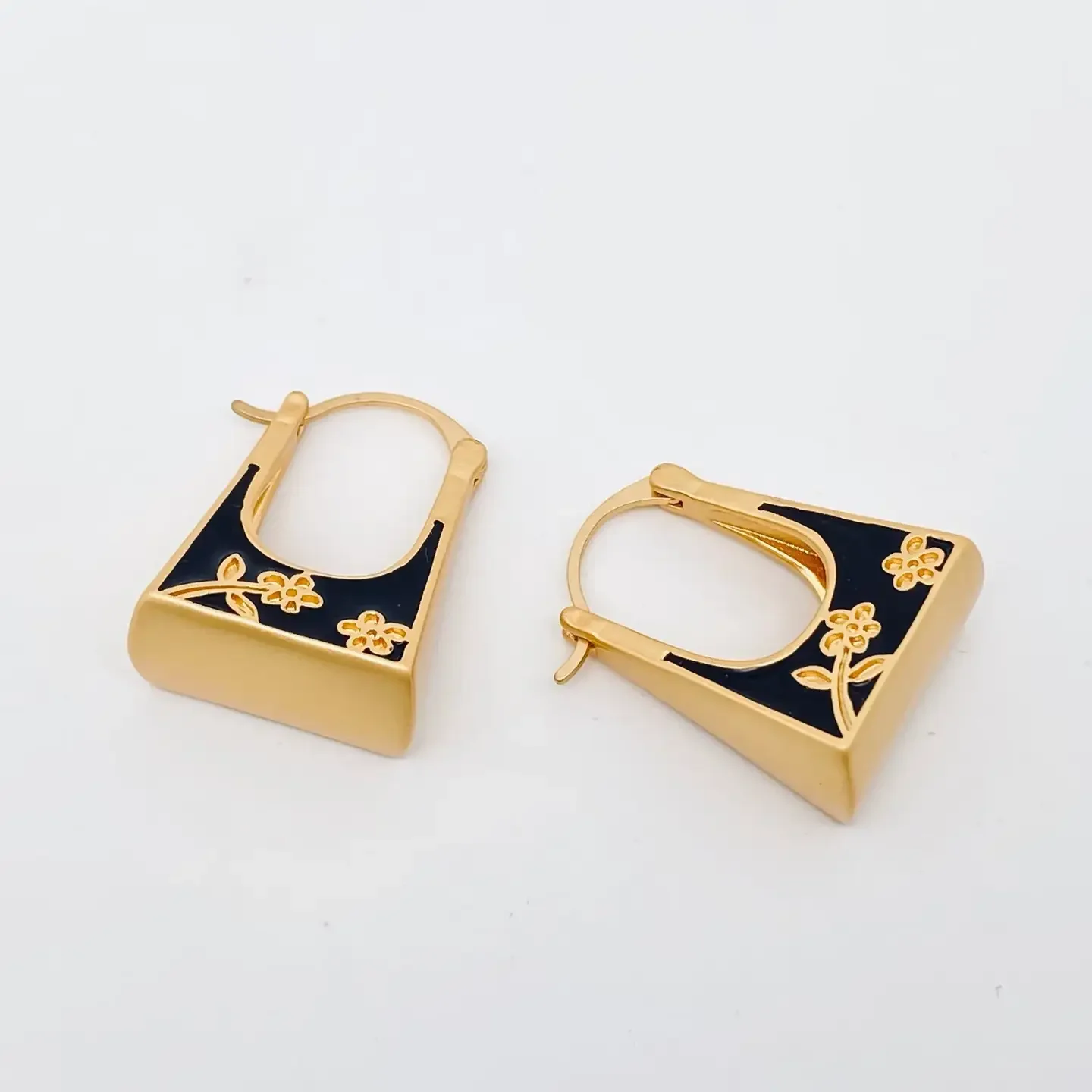 purse hoops 2.webp