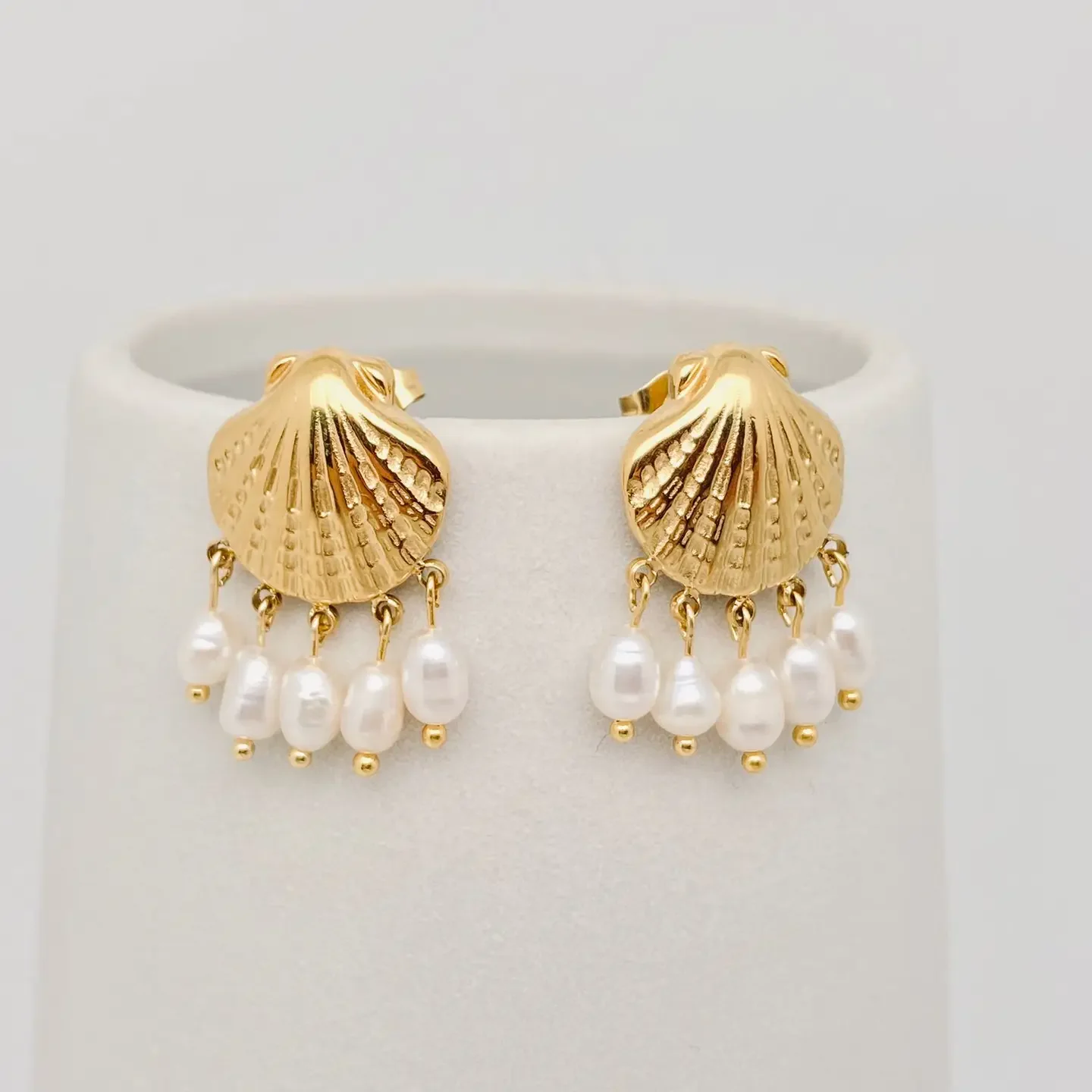 golden shell studs 1.webp