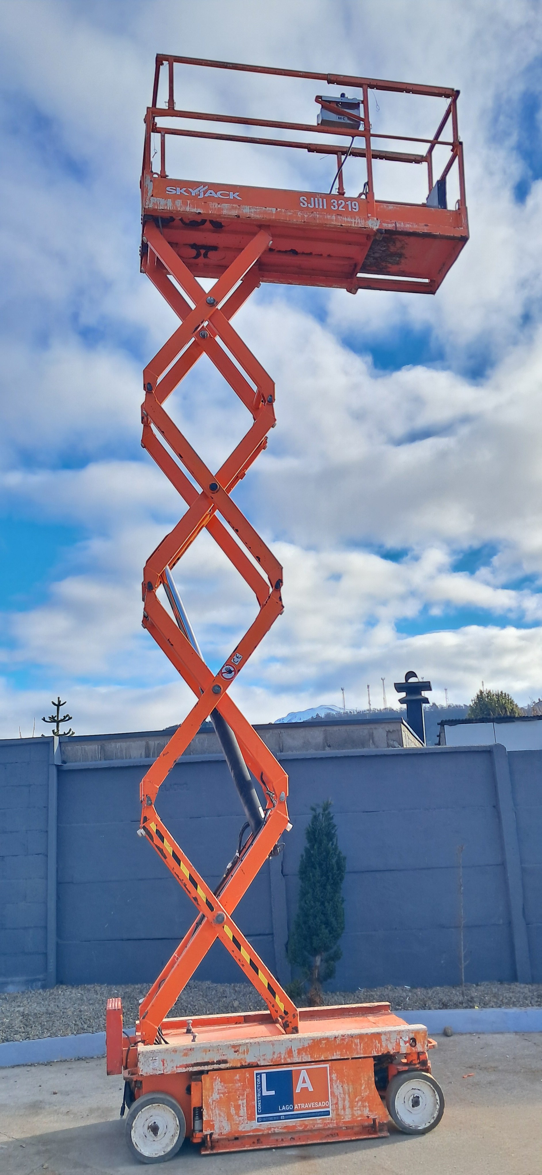 skyjack 3219 2.jpg