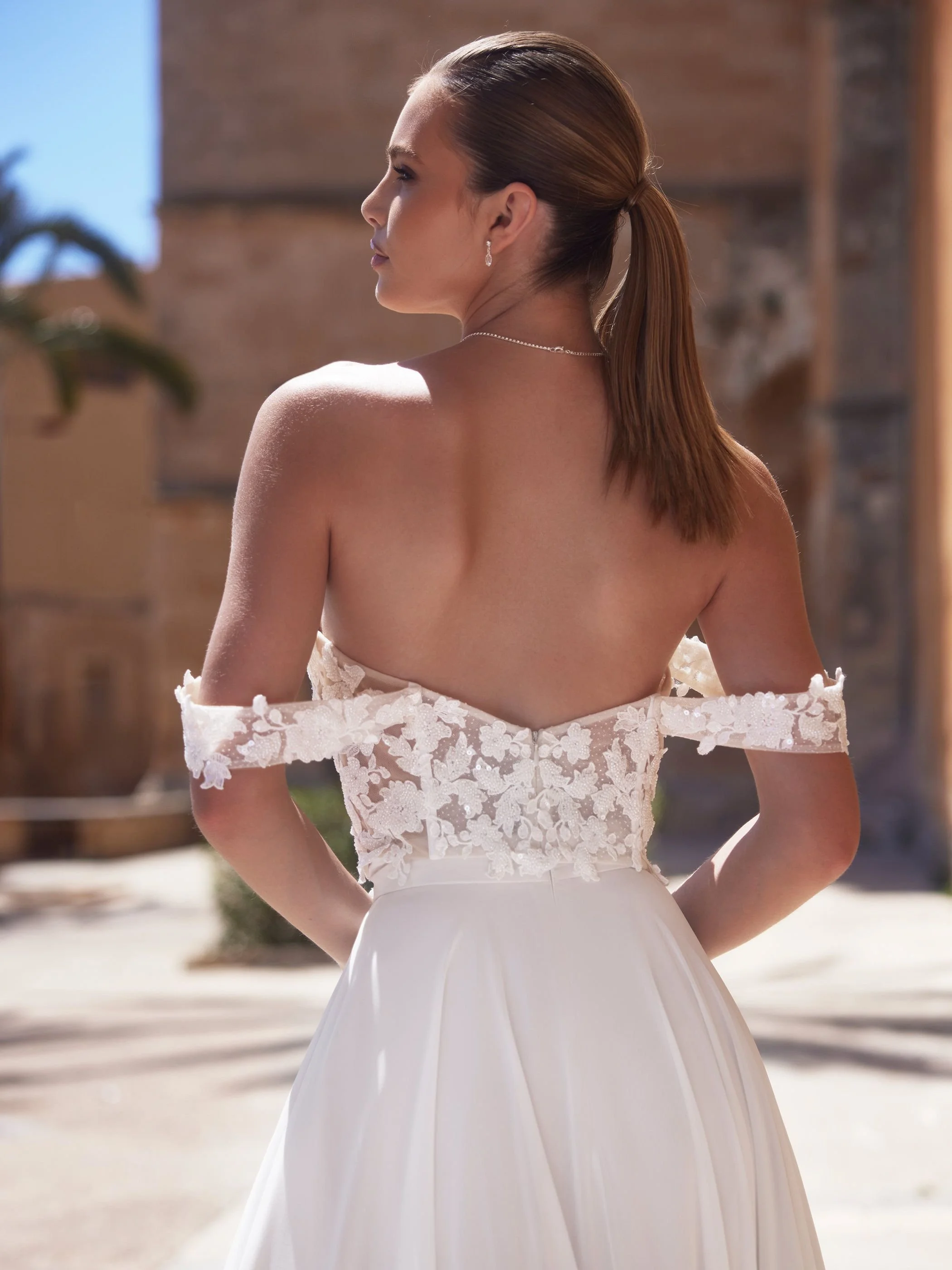 Gains top back view showing tiny buttons