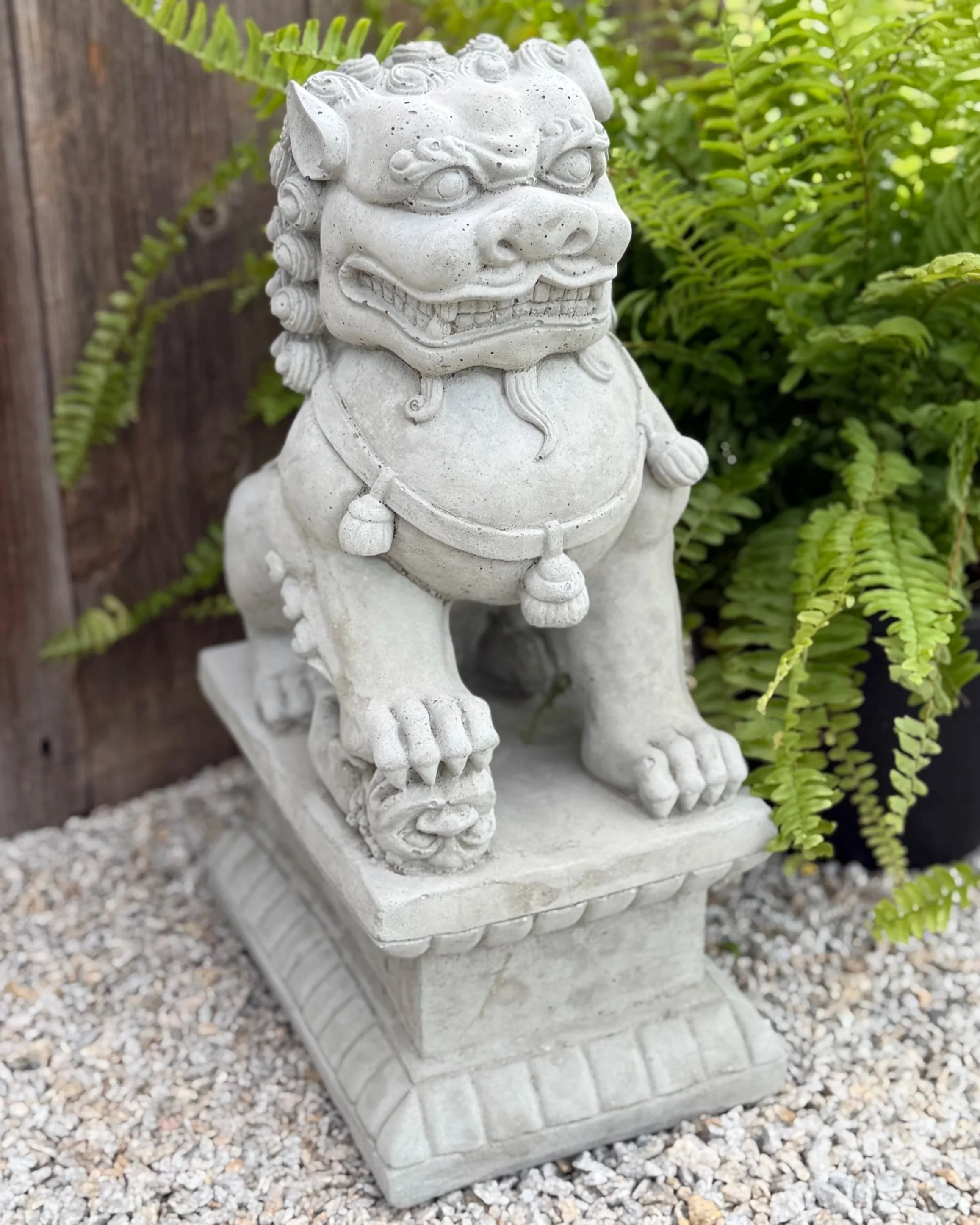 Foo Dog on pedestal