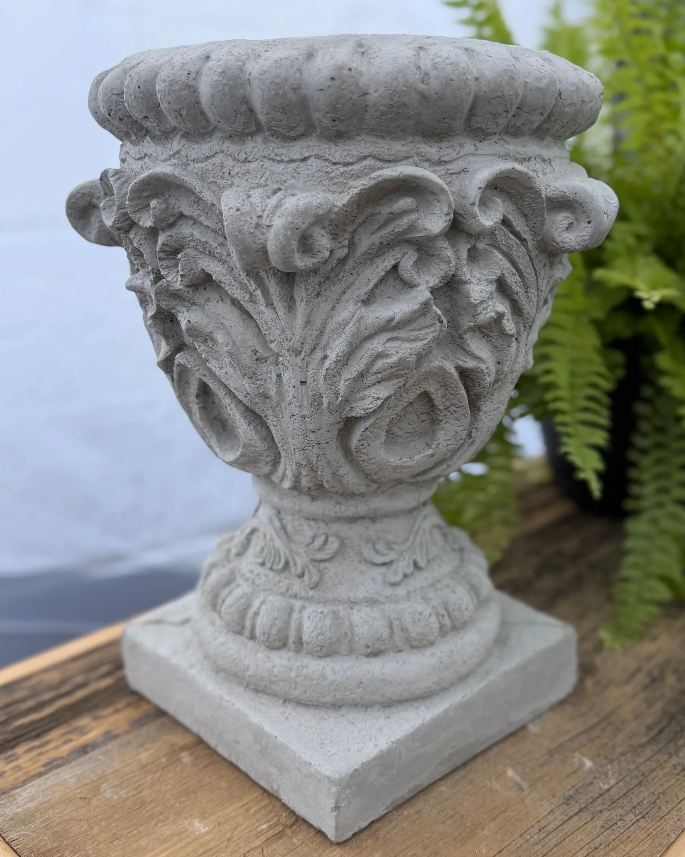 leaf scroll/bubble rim (chalice)