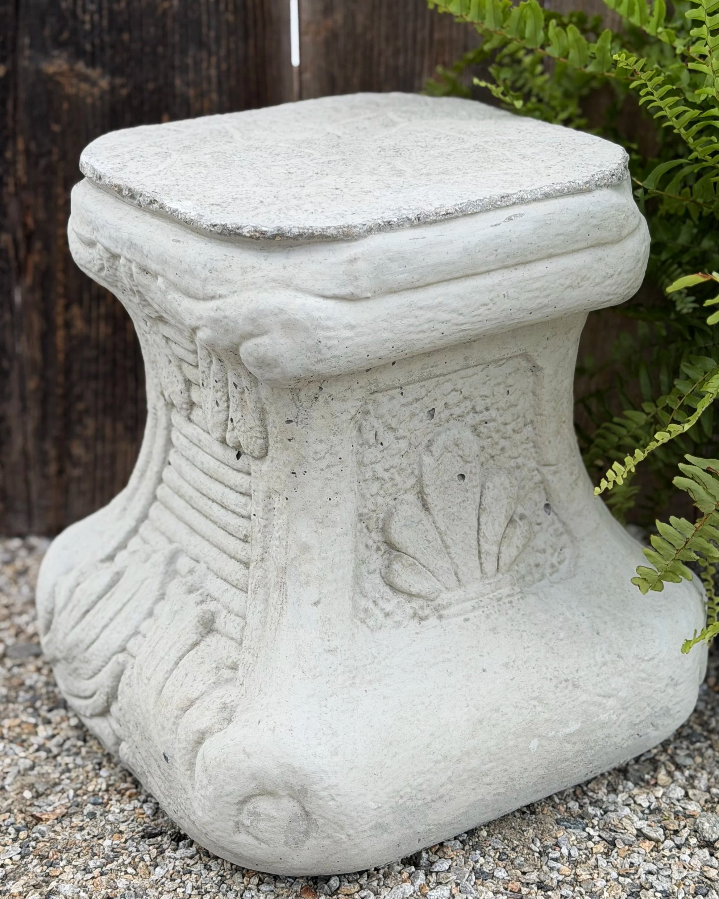 ornate leaf pedestal
