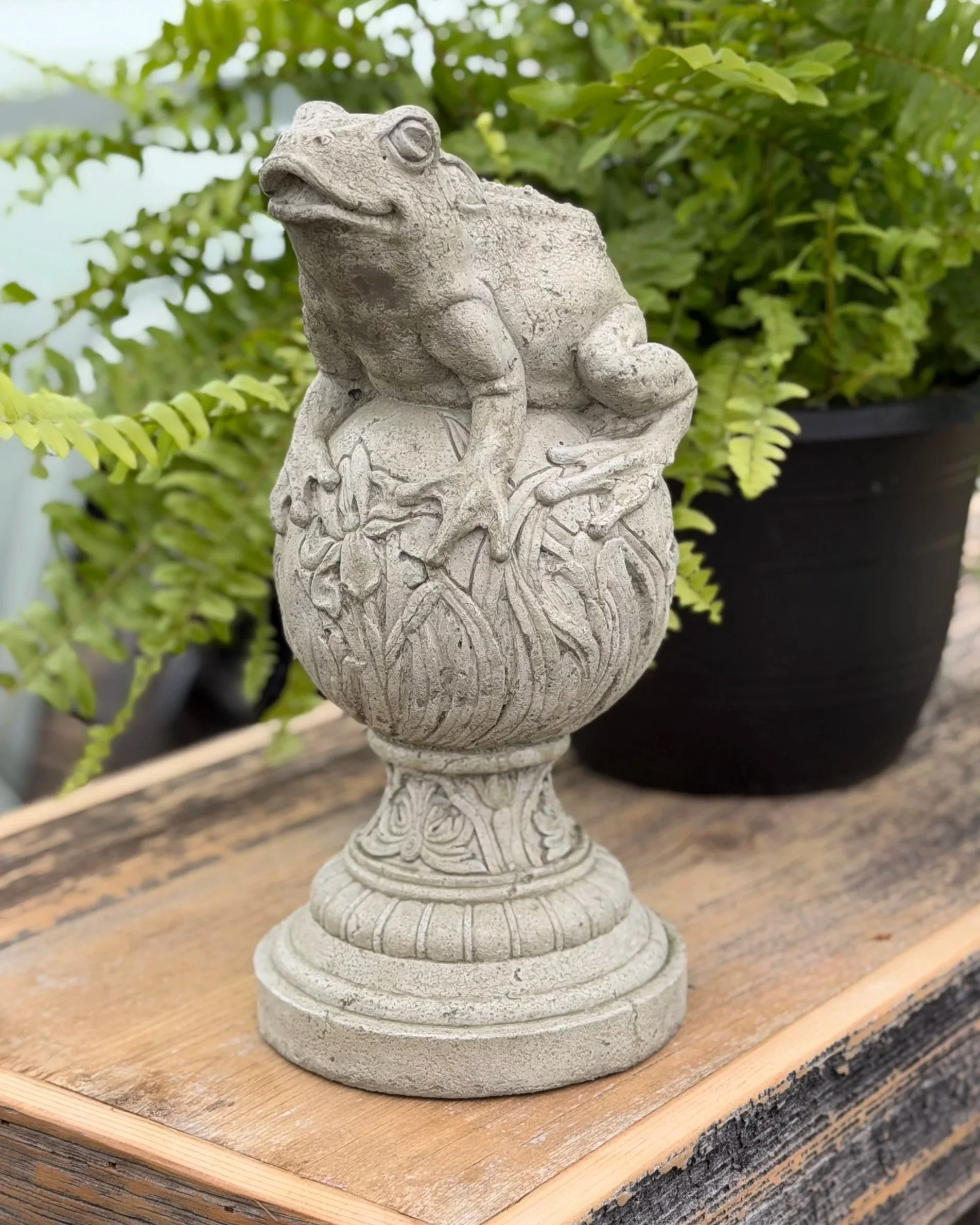 frog on finial