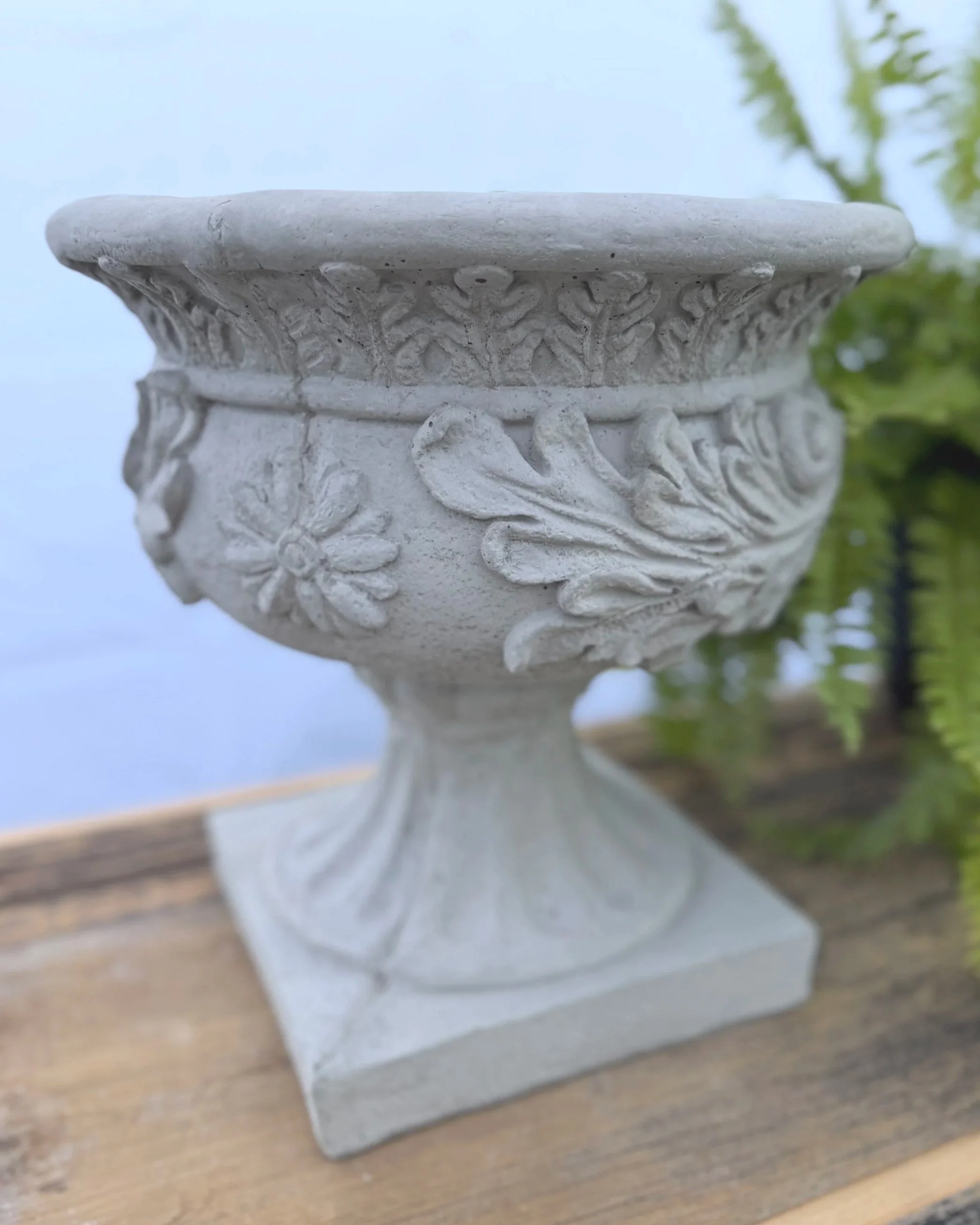 medium filigree/flower round