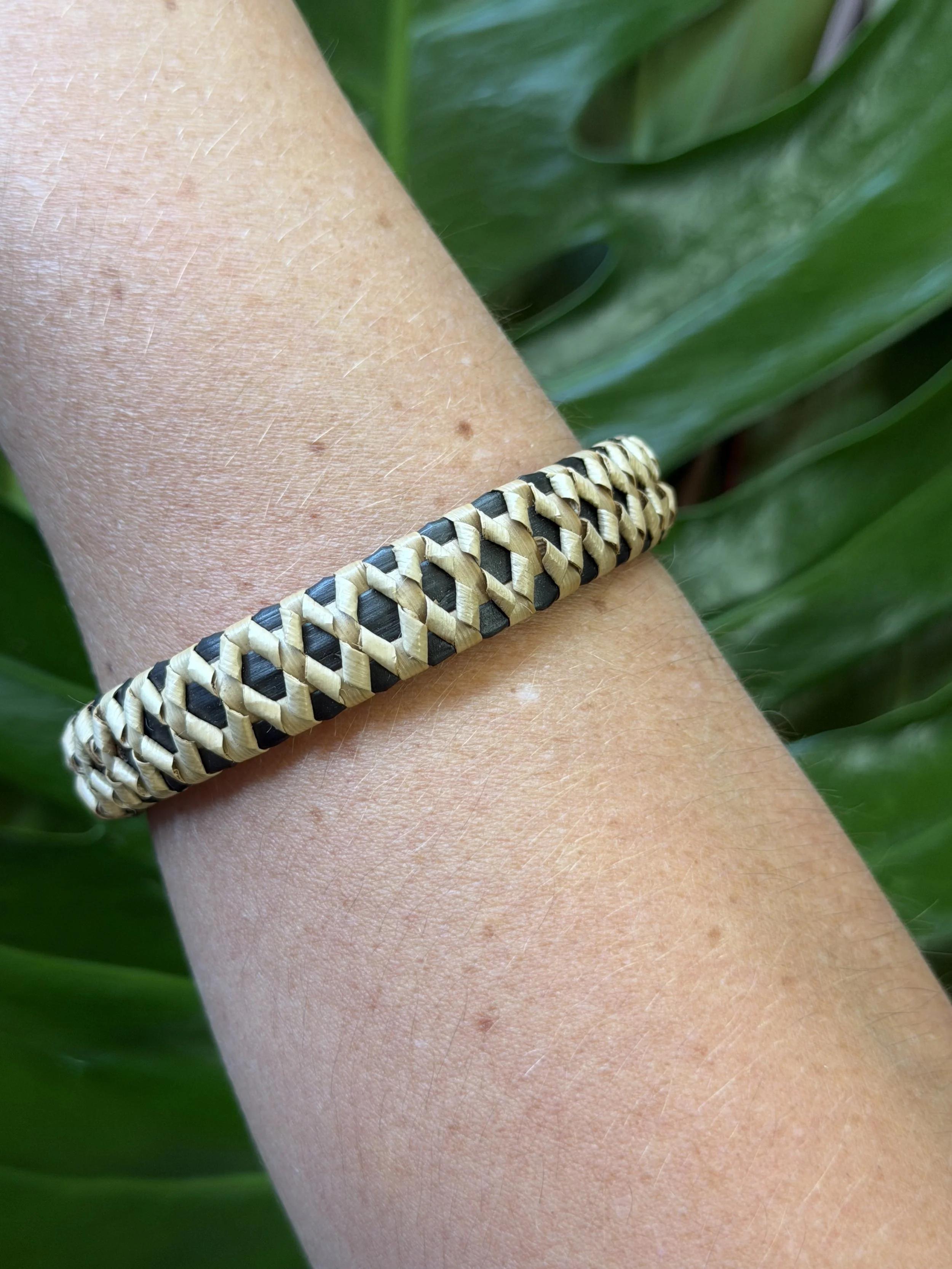 8⅞ Twist Black Lauhala Bracelet