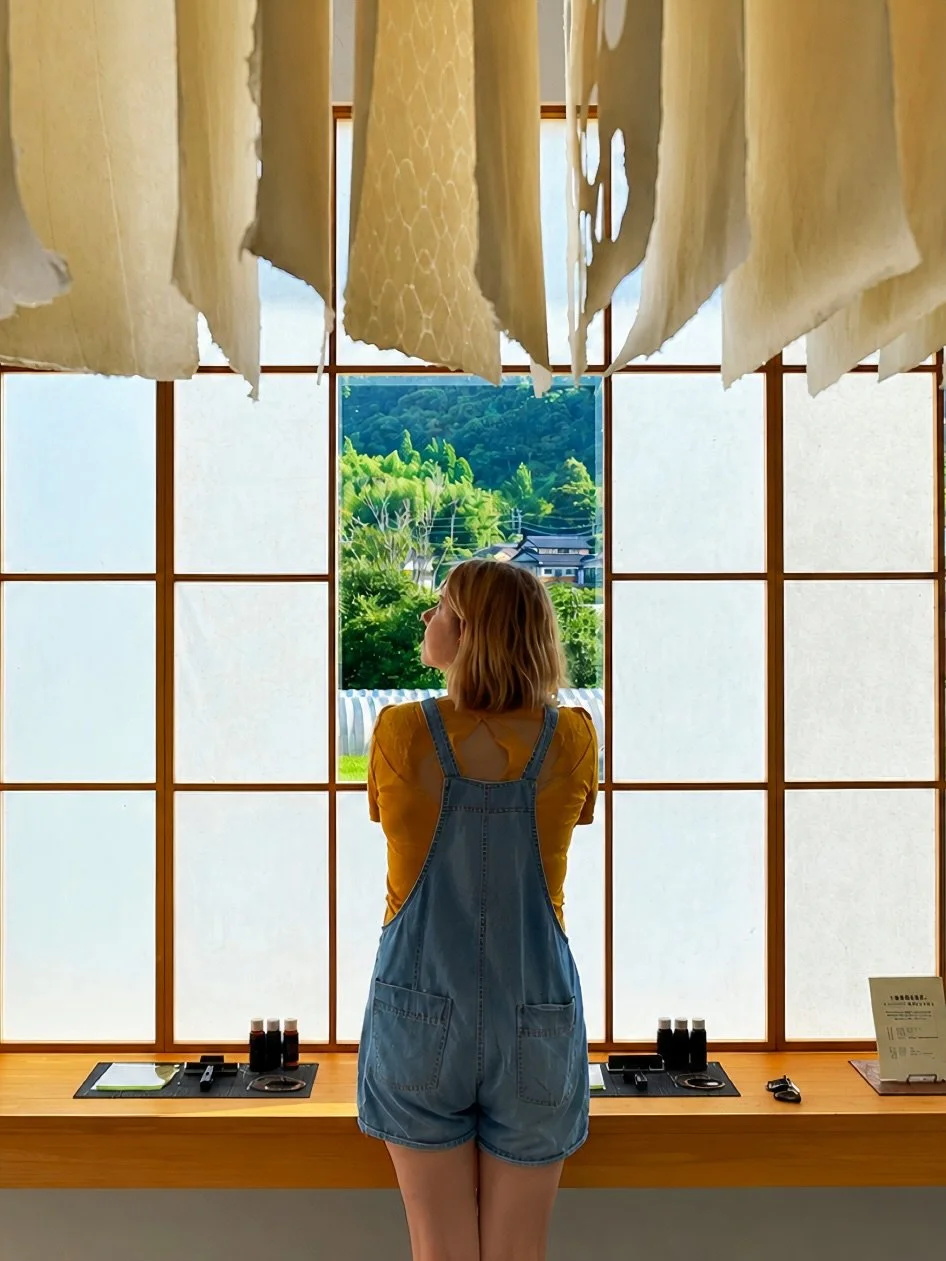 Nao Handmade Washi (@naotesukiwashi ) in Saga is the last remaining workshop carrying on a papermaking tradition that began here more than 300 years ago.

What makes Nao washi particularly interesting is the material itself: rather than using kōzo, w