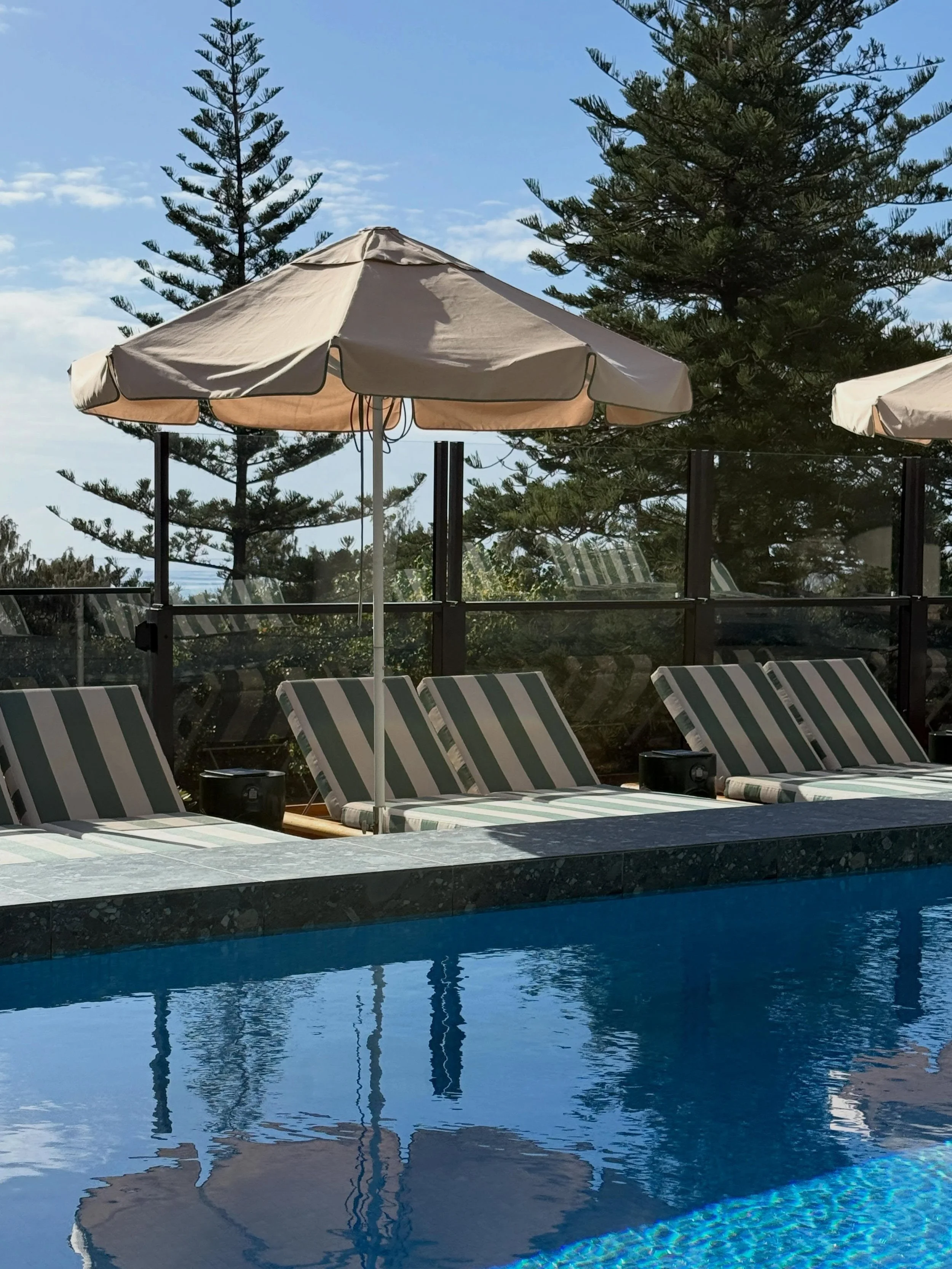 @mondriangoldcoast is a stunning beachside property, located in Burleigh Heads. You have the option of going poolside or hiring a cabana at the beach. Or you may opt to chilllllll @cielspaburleighheads (try the zero float meditation bed). Mornings at