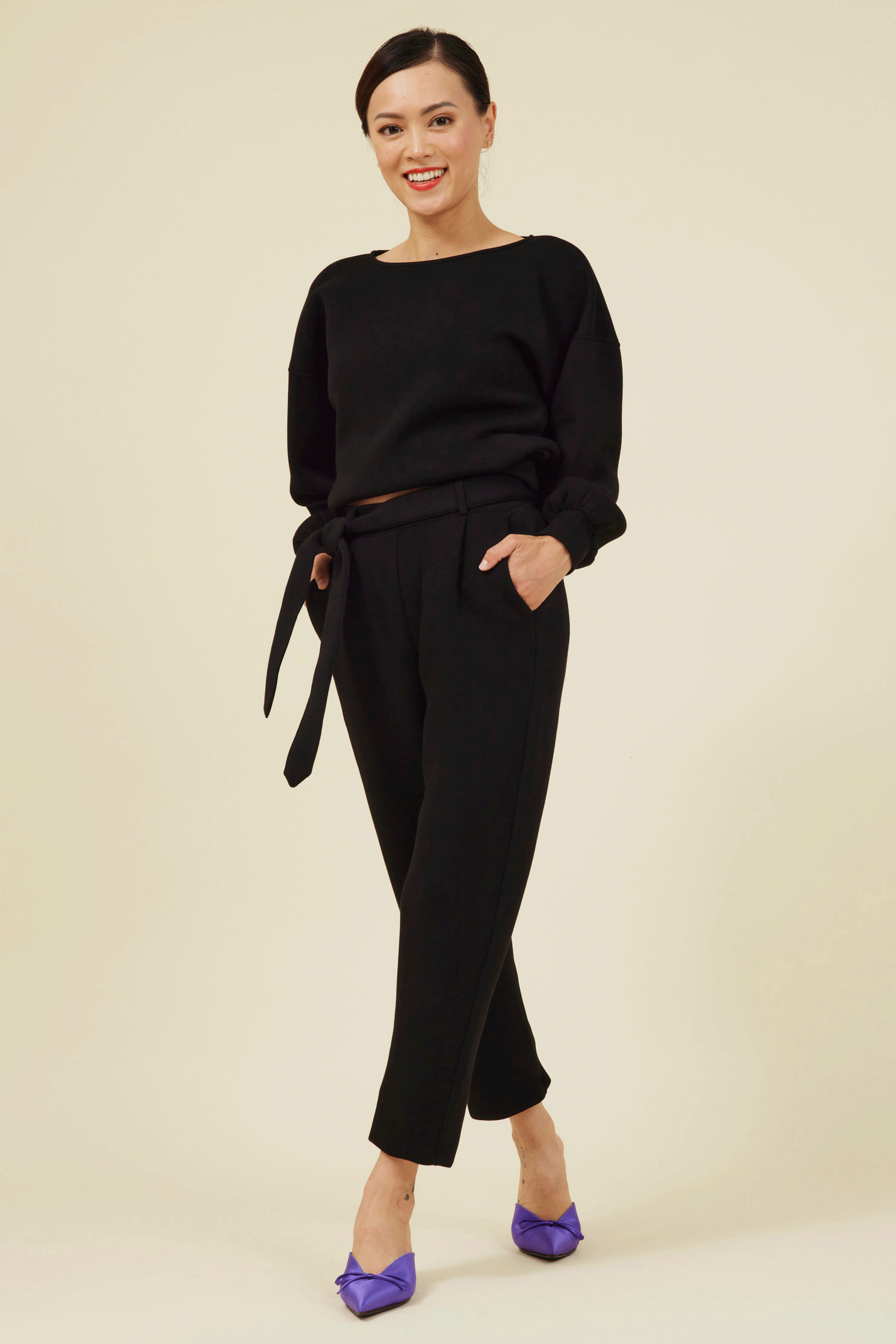 Haven-Black1152_7560bee8-a9cc-4b19-aa90-62f60657076e.gif