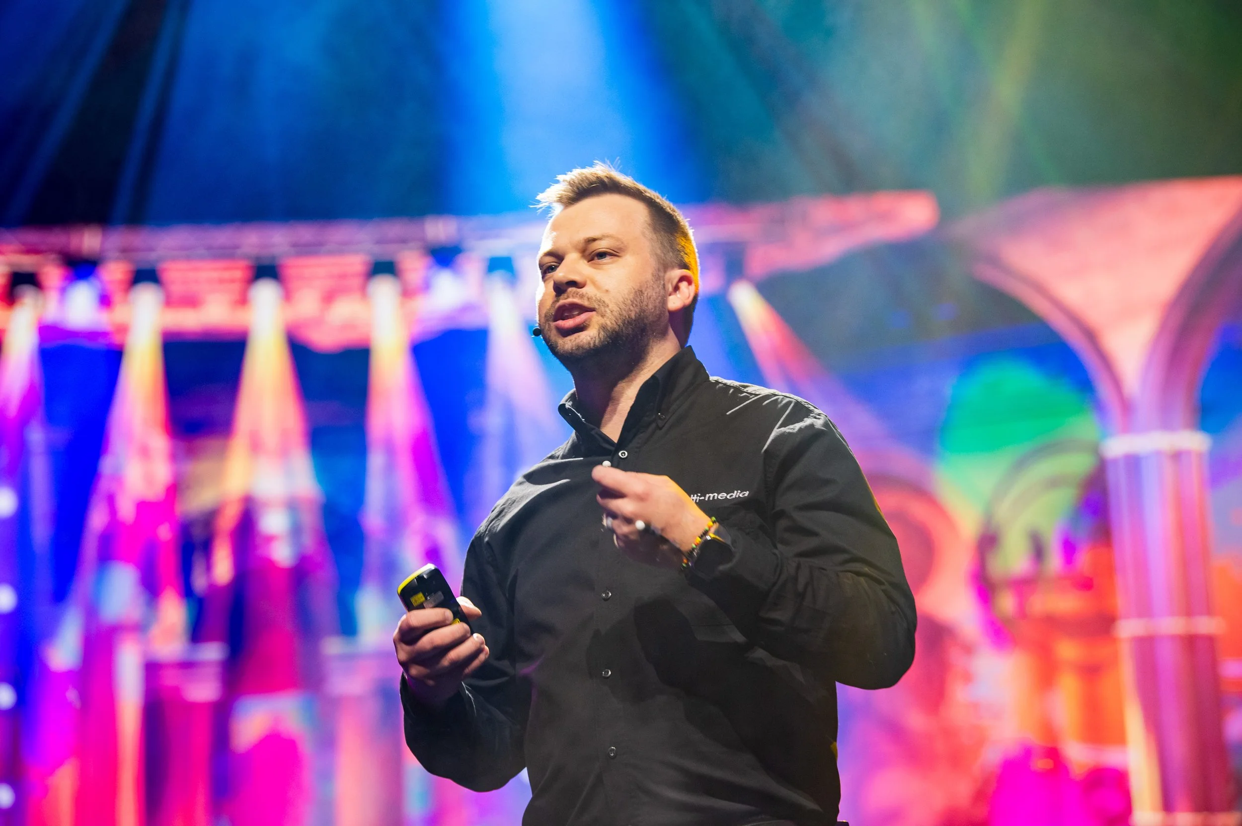 Anrico du Plessis, Keynote Speaker, Author, Podcast host and CEO of Multi-Media on stage at the Future of Events showcase