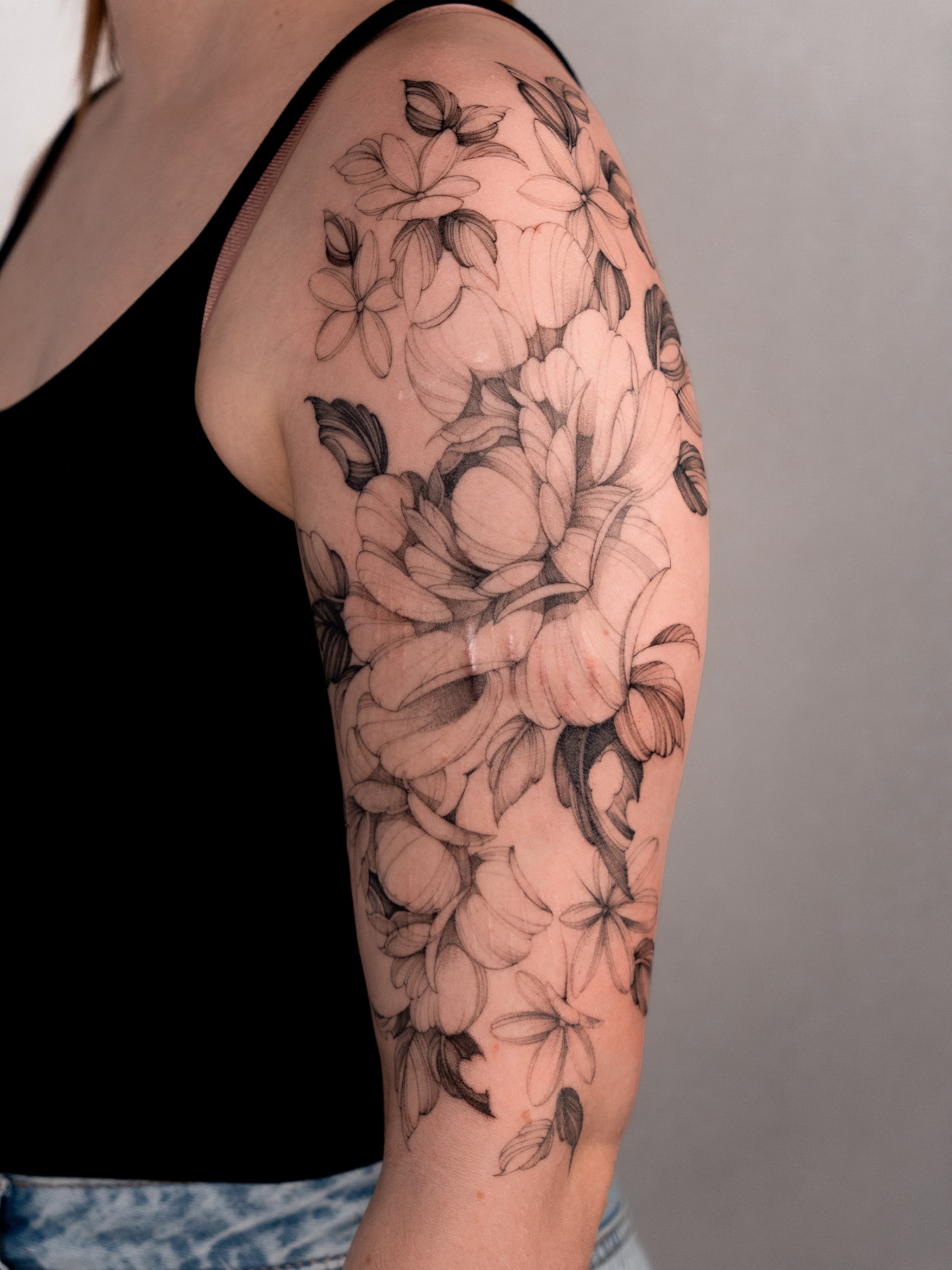 Floral scar cover-up from a while ago 💕
Link in bio to book for december 

#tattooartist #tattoorotterdam #finelinetattoos #finelinetattooartist #finelinerotterdam