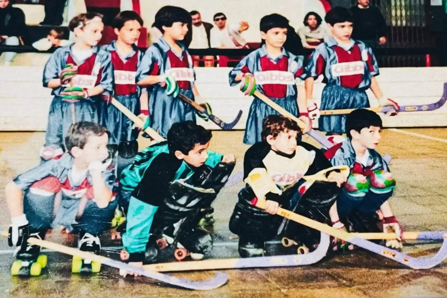 Rúben Amorim da bambino in tuta da hockey su pista